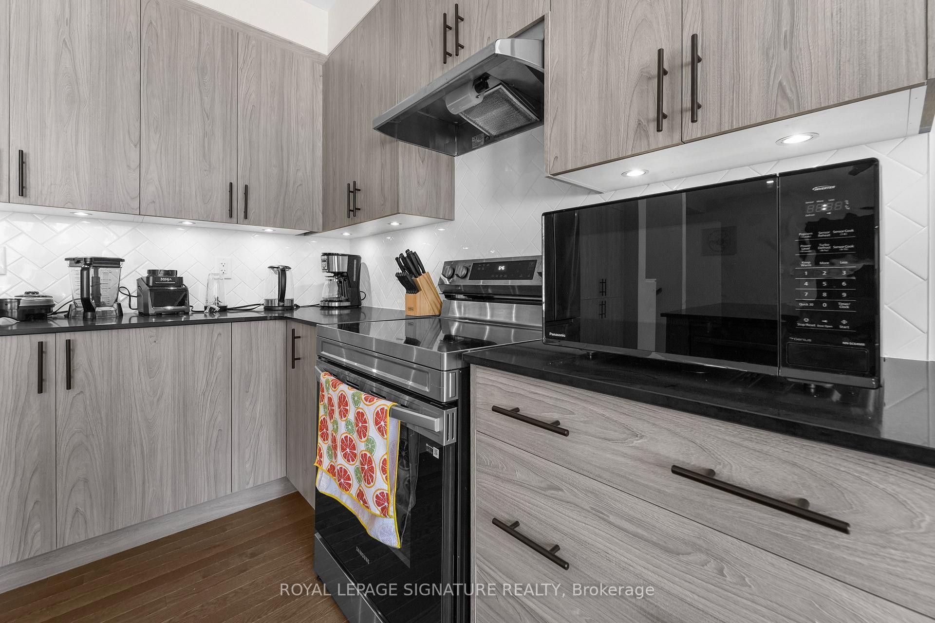 









280


Sapling

Grove South,
Barrhaven,




ON
K2J 7L9

