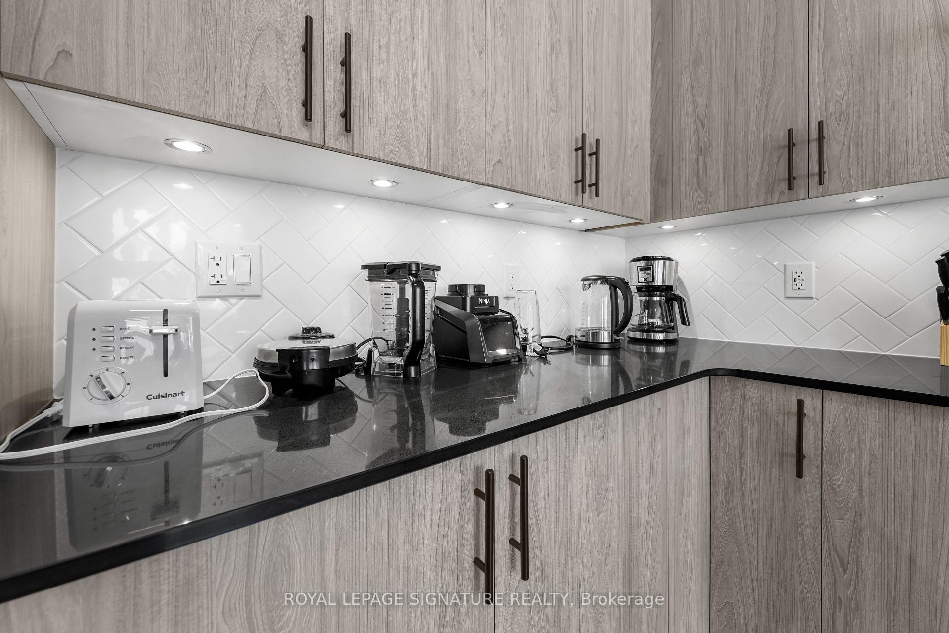 









280


Sapling

Grove South,
Barrhaven,




ON
K2J 7L9

