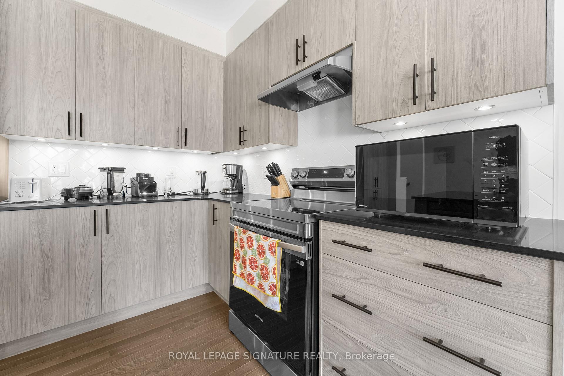 









280


Sapling

Grove South,
Barrhaven,




ON
K2J 7L9

