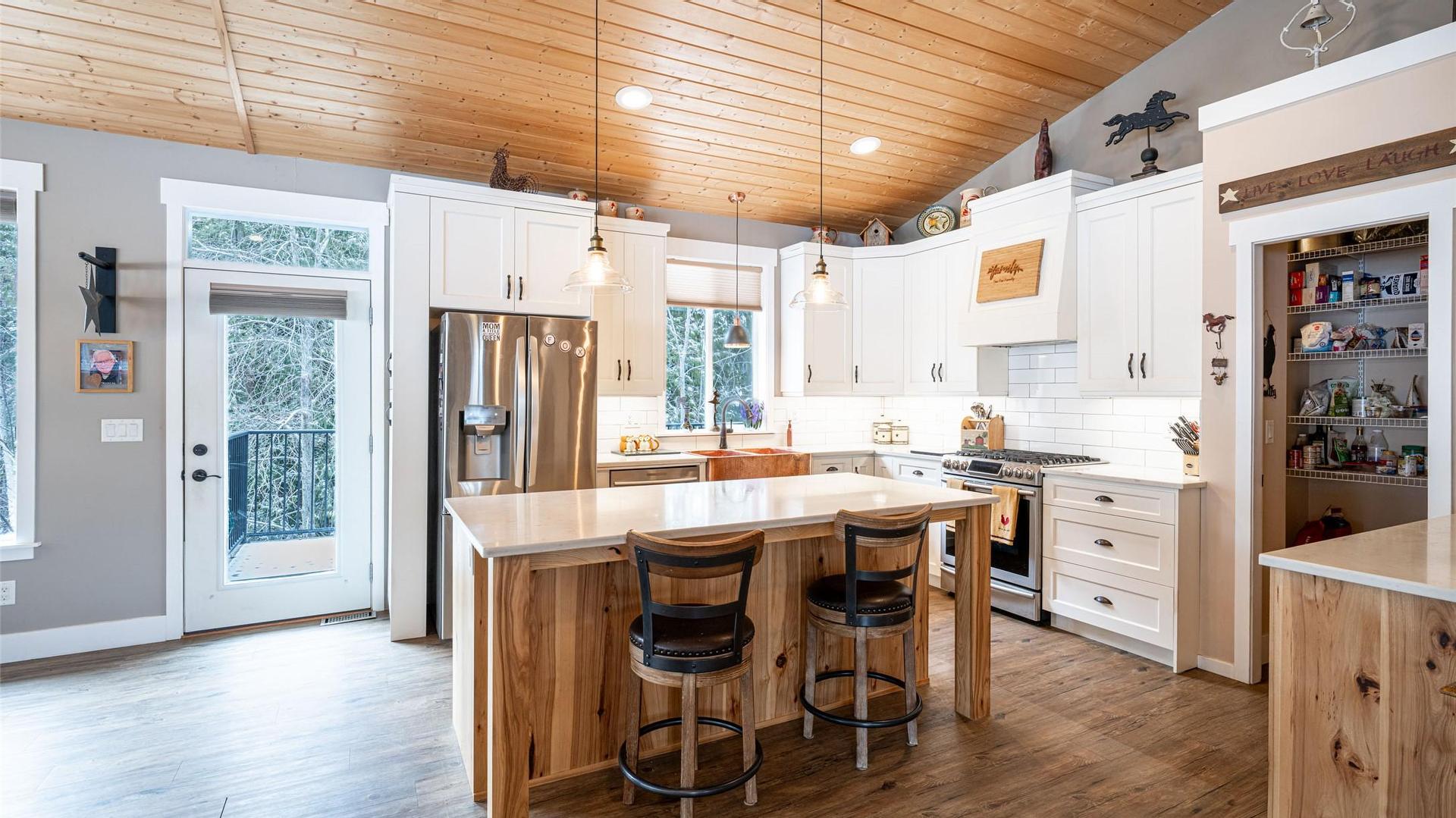 









6440


Okanagan

Avenue,
Salmon Arm,




BC
V1E 1Y2

