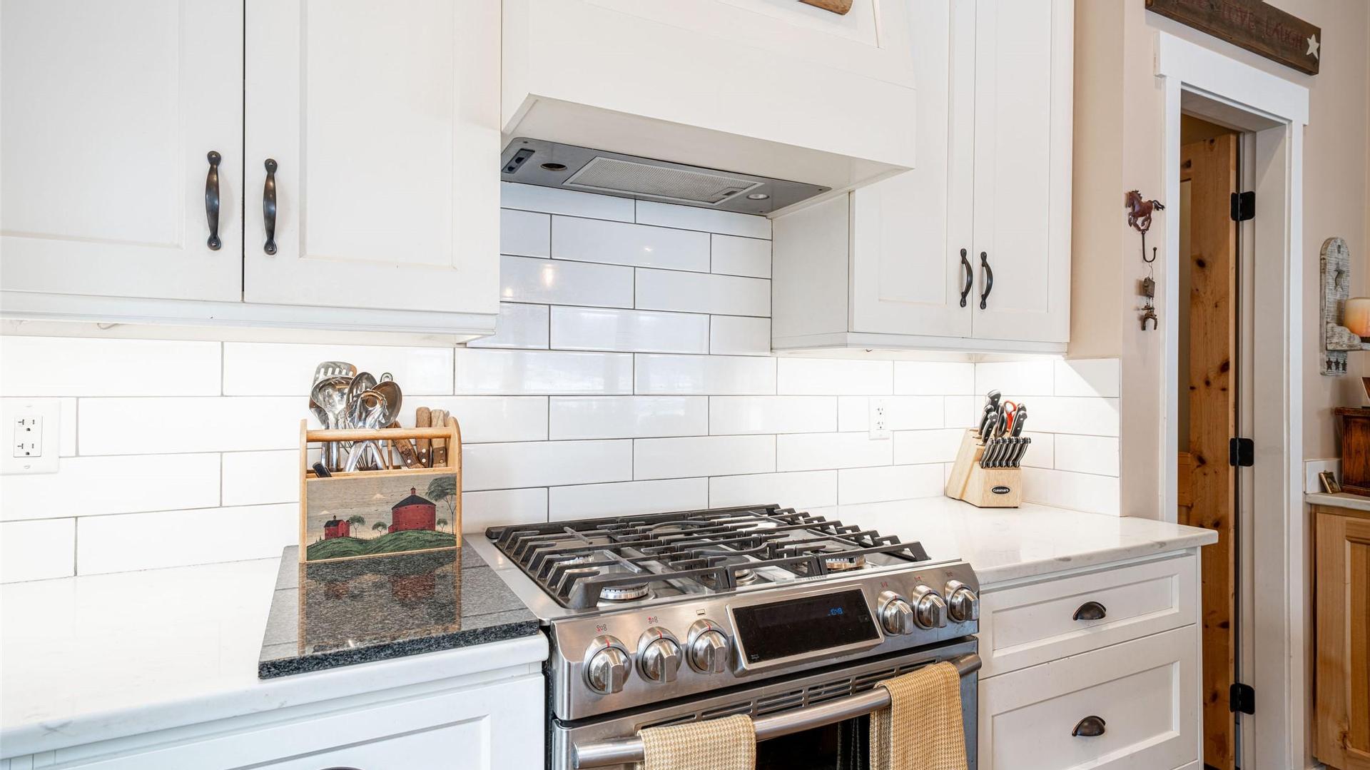 









6440


Okanagan

Avenue,
Salmon Arm,




BC
V1E 1Y2

