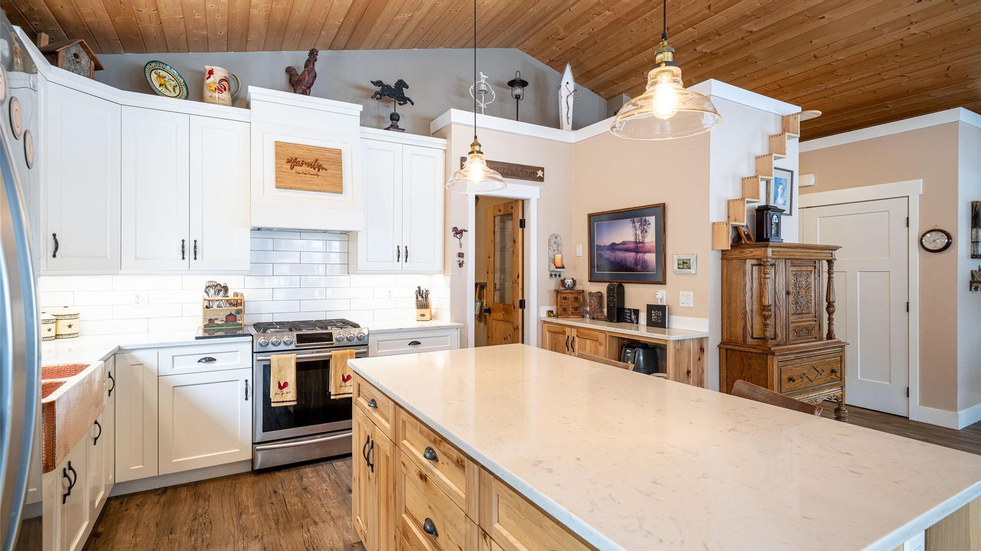 









6440


Okanagan

Avenue,
Salmon Arm,




BC
V1E 1Y2

