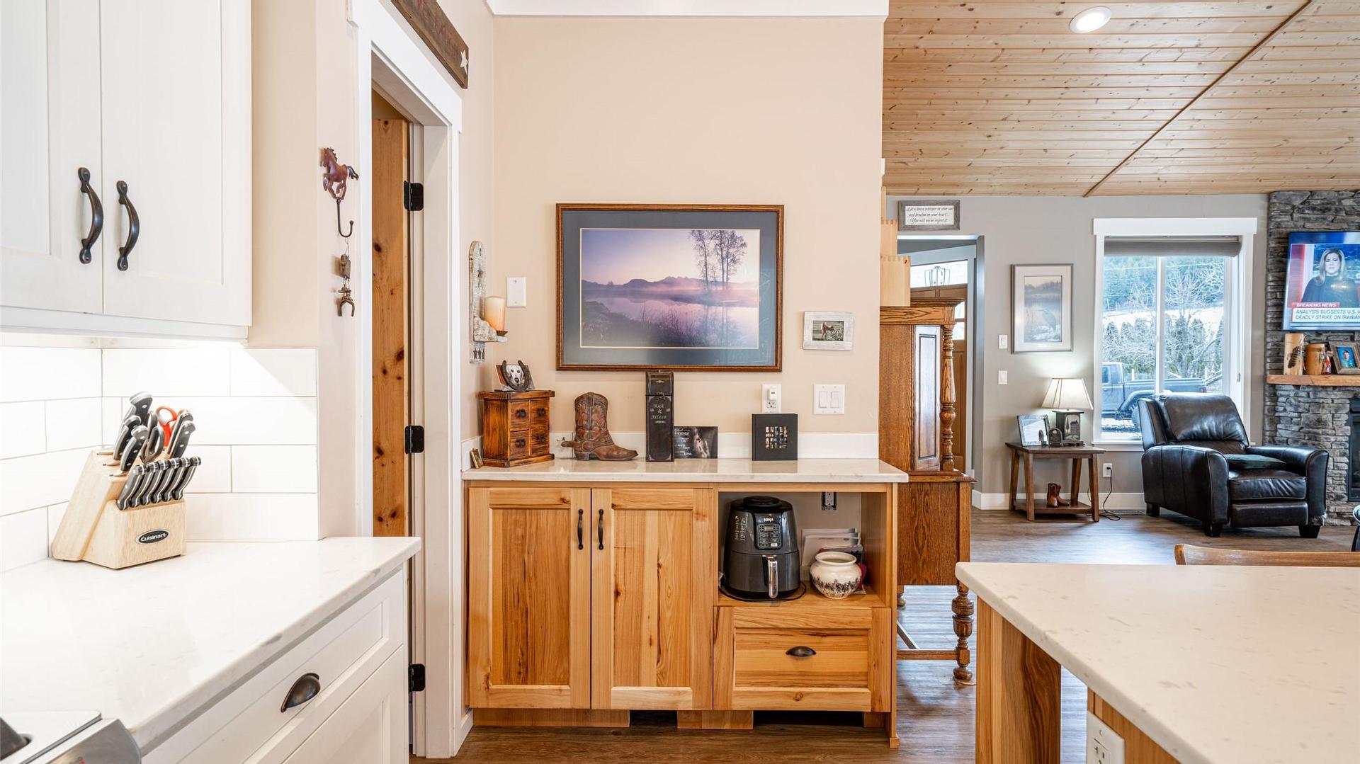 









6440


Okanagan

Avenue,
Salmon Arm,




BC
V1E 1Y2

