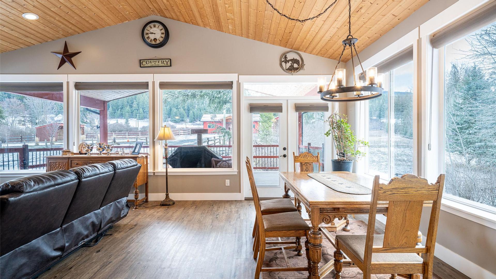 









6440


Okanagan

Avenue,
Salmon Arm,




BC
V1E 1Y2

