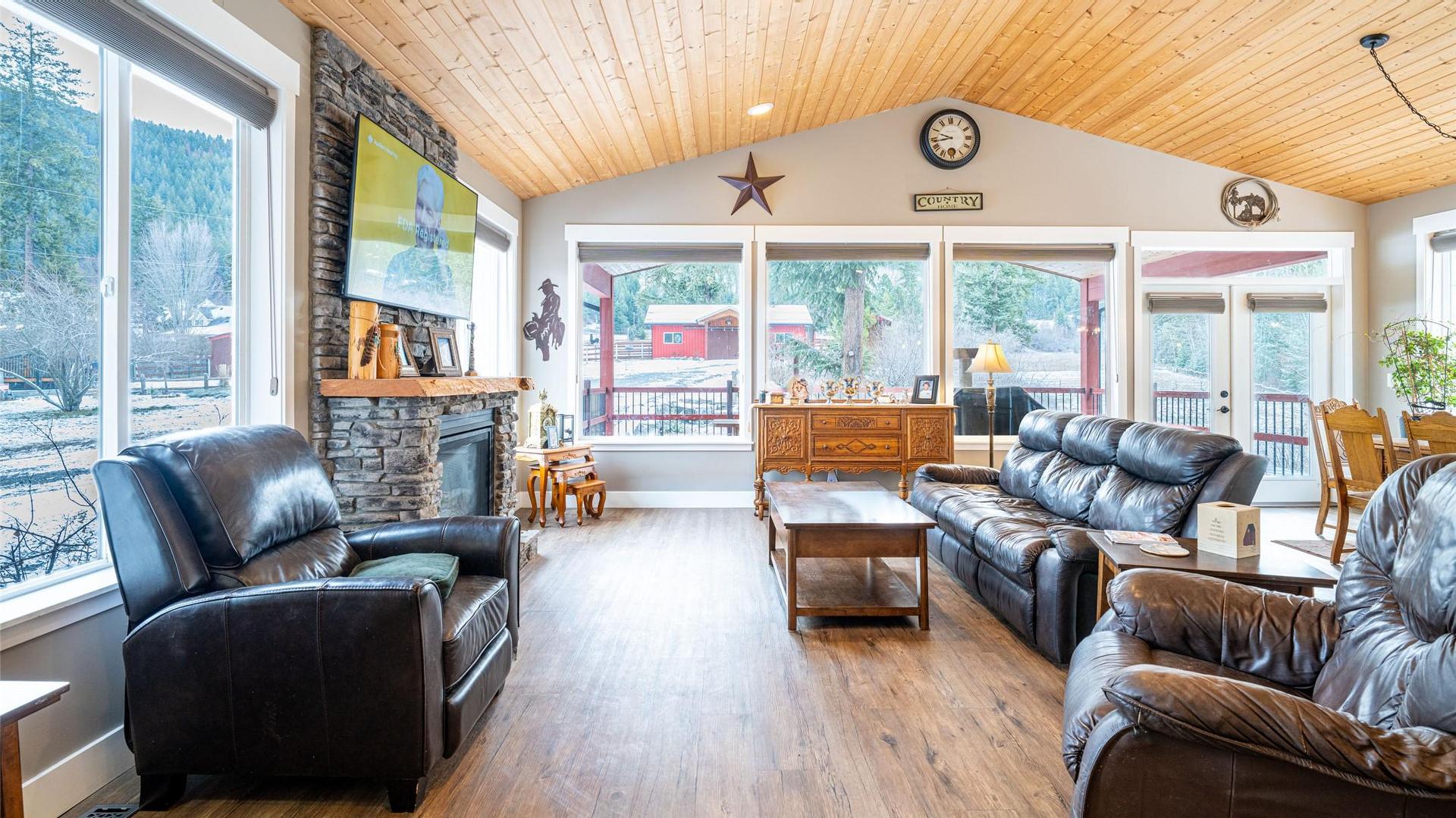 









6440


Okanagan

Avenue,
Salmon Arm,




BC
V1E 1Y2

