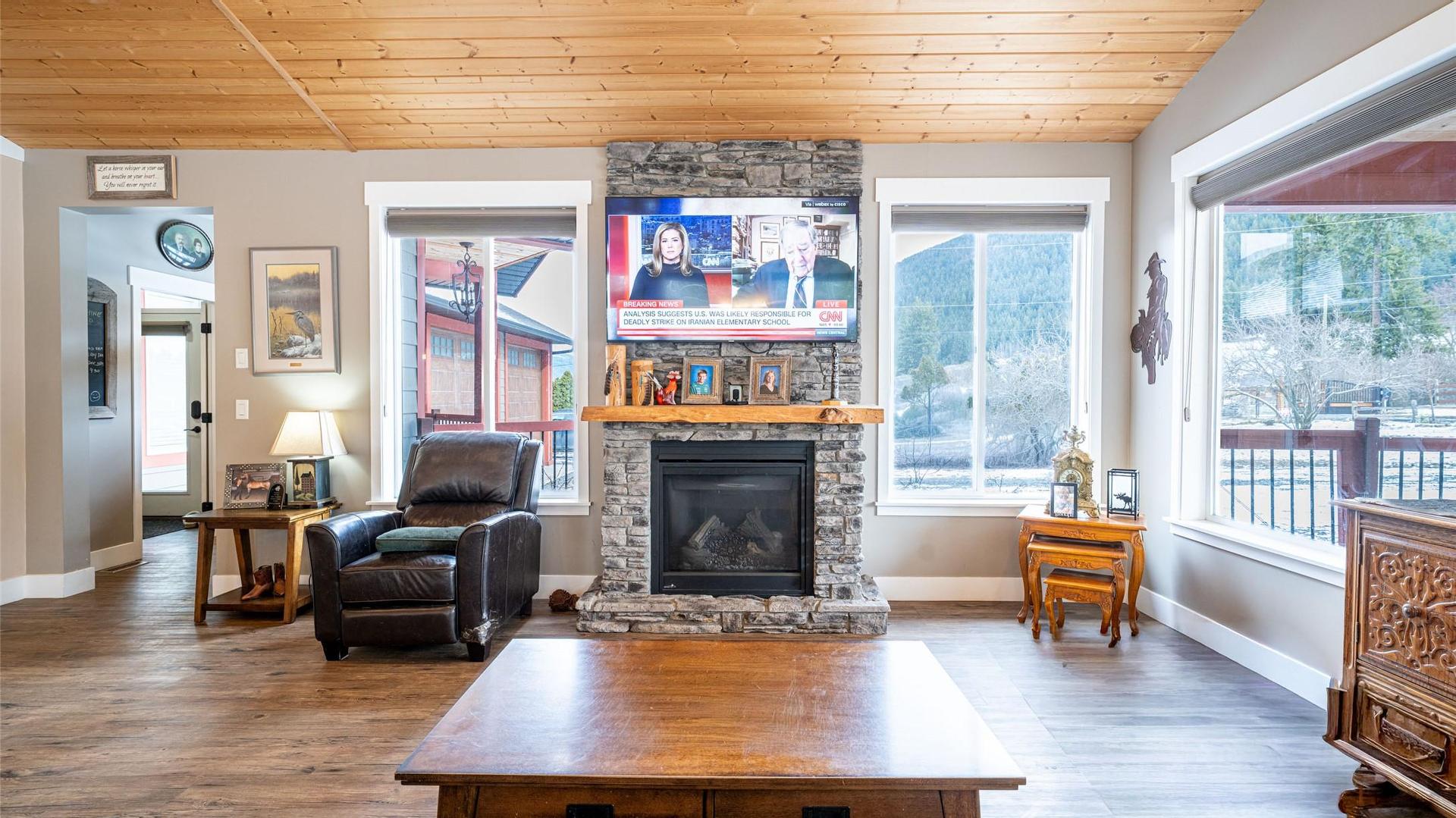 









6440


Okanagan

Avenue,
Salmon Arm,




BC
V1E 1Y2

