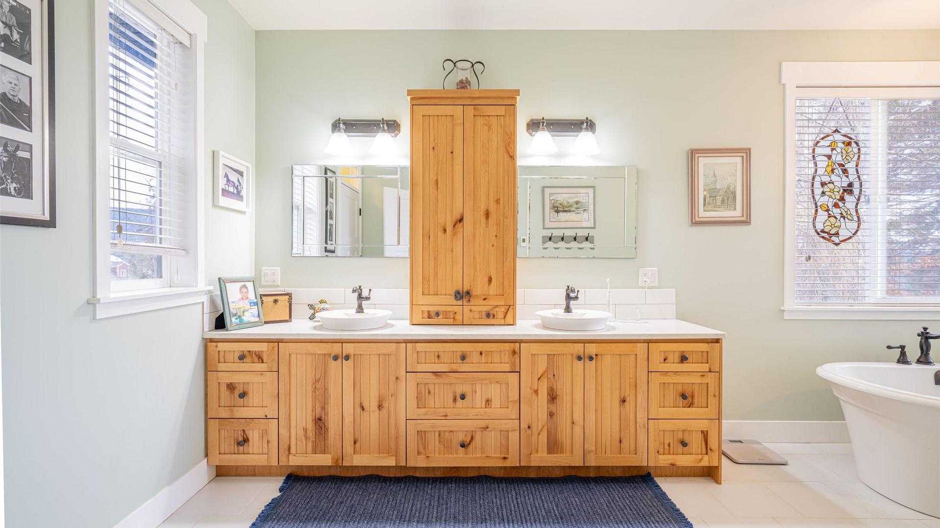 









6440


Okanagan

Avenue,
Salmon Arm,




BC
V1E 1Y2

