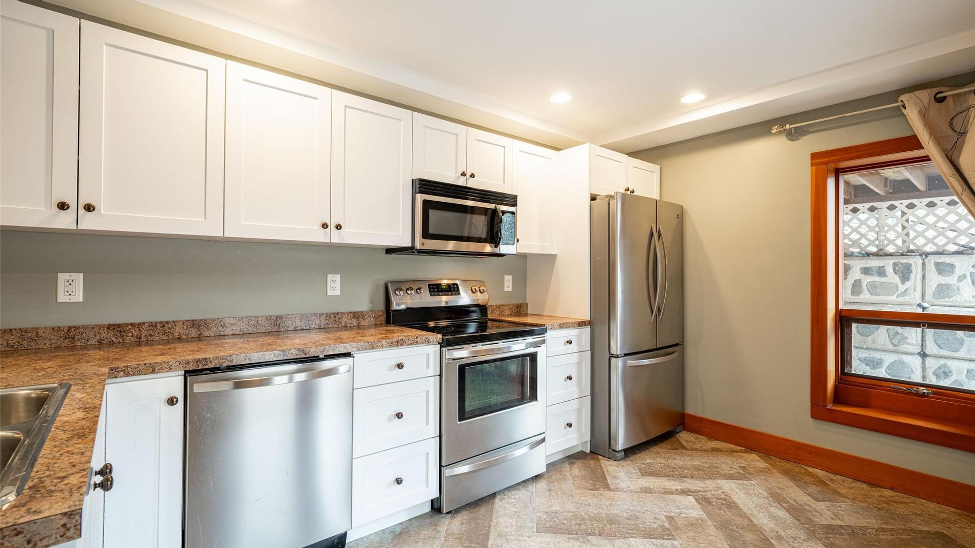 









6440


Okanagan

Avenue,
Salmon Arm,




BC
V1E 1Y2

