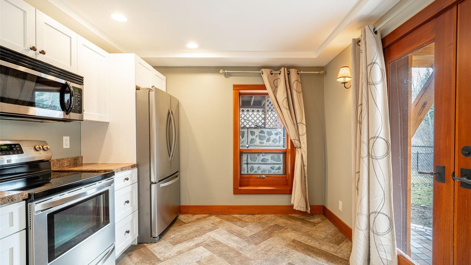 









6440


Okanagan

Avenue,
Salmon Arm,




BC
V1E 1Y2

