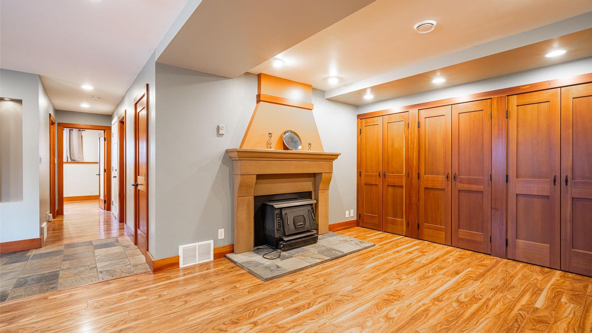 









6440


Okanagan

Avenue,
Salmon Arm,




BC
V1E 1Y2

