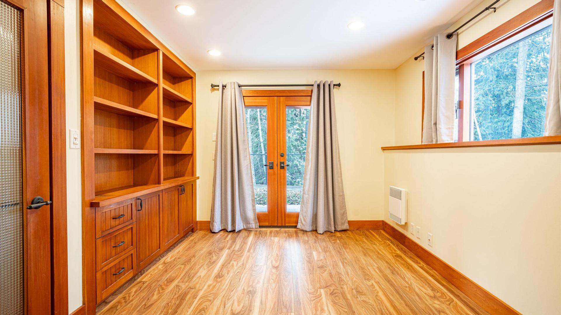 









6440


Okanagan

Avenue,
Salmon Arm,




BC
V1E 1Y2

