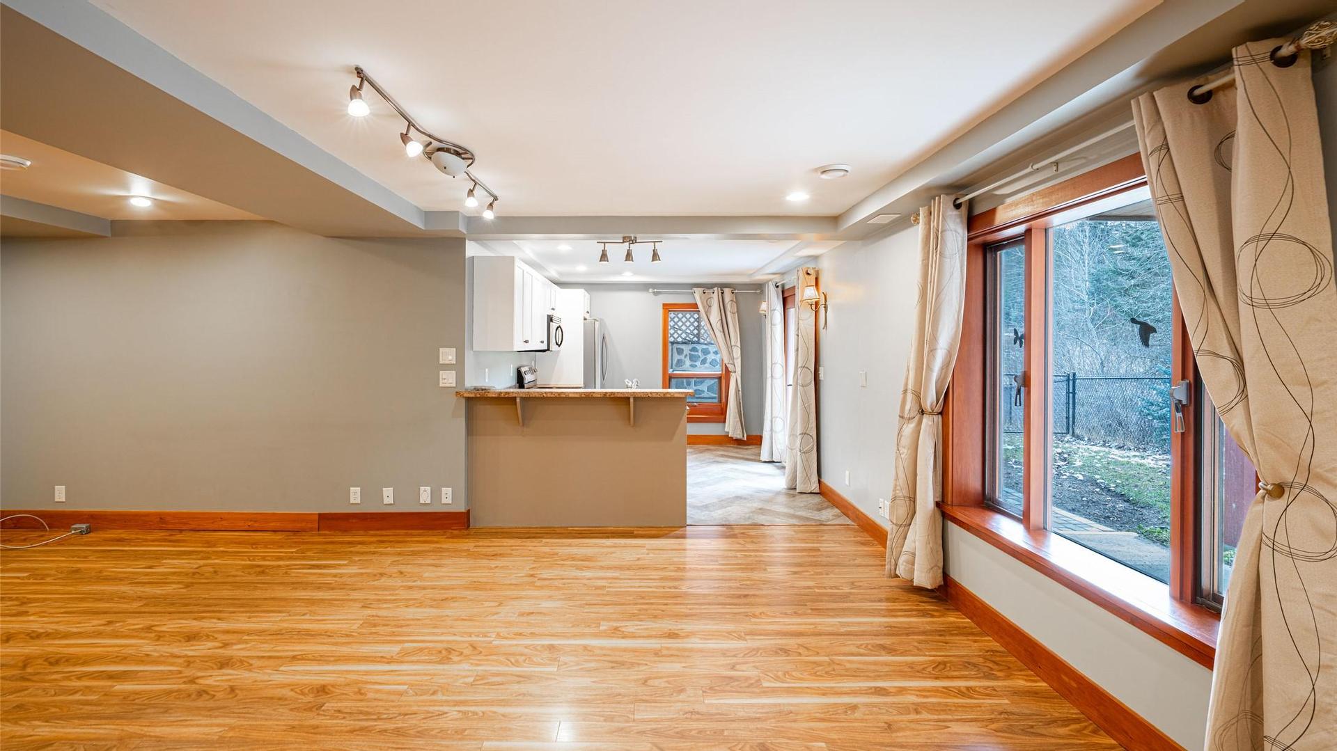 









6440


Okanagan

Avenue,
Salmon Arm,




BC
V1E 1Y2

