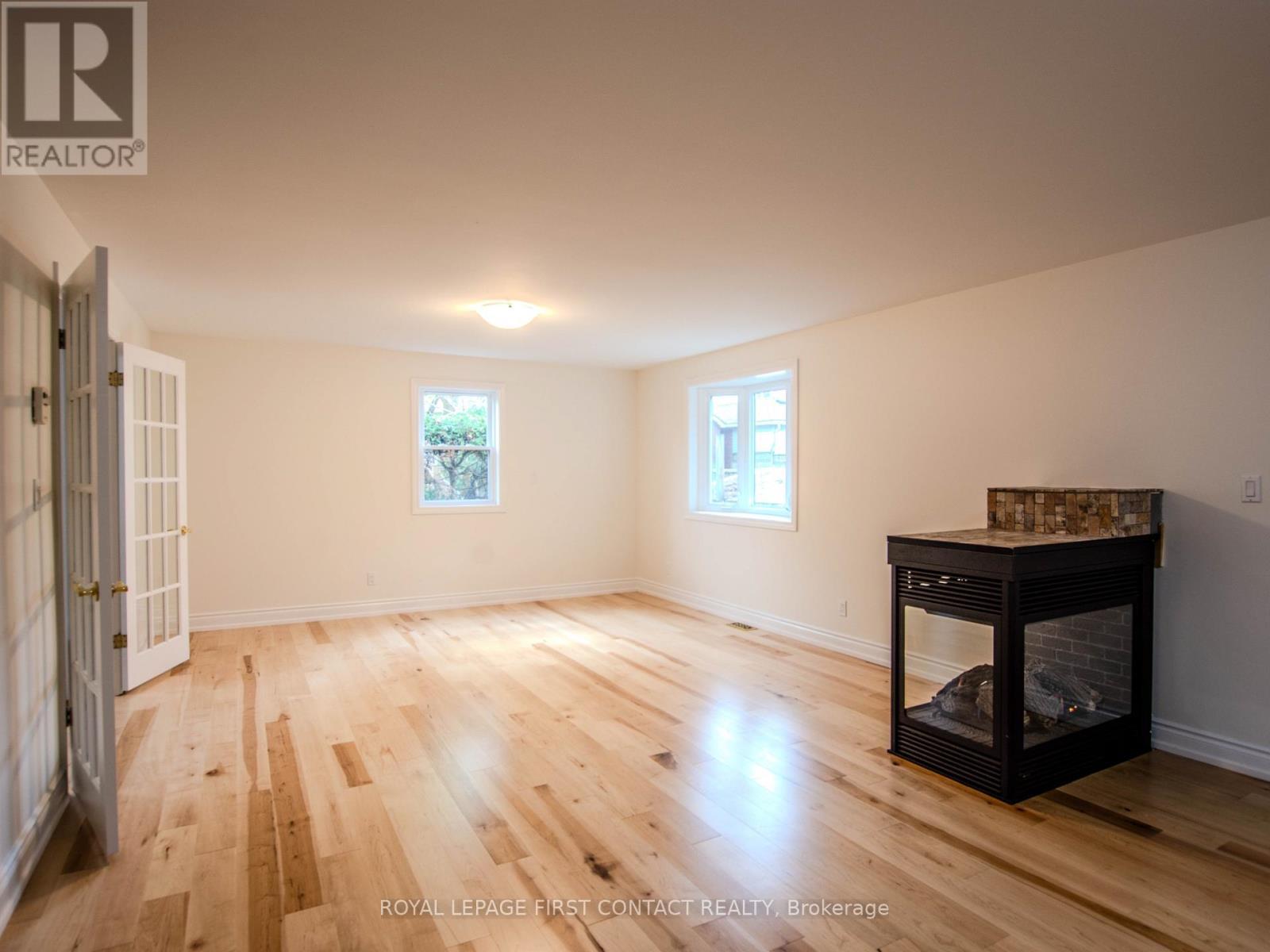 












25 HOLGATE STREET

,
Barrie,




Ontario
L4N2T6

