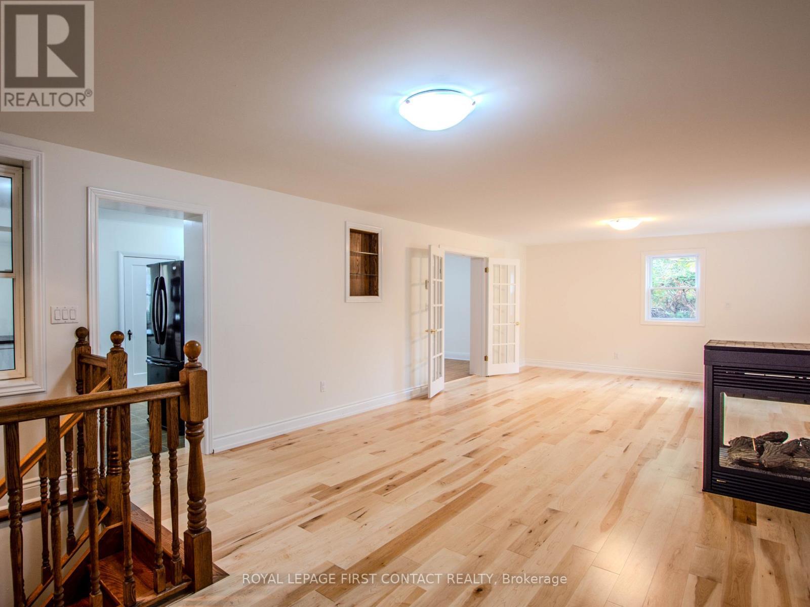 












25 HOLGATE STREET

,
Barrie,




Ontario
L4N2T6

