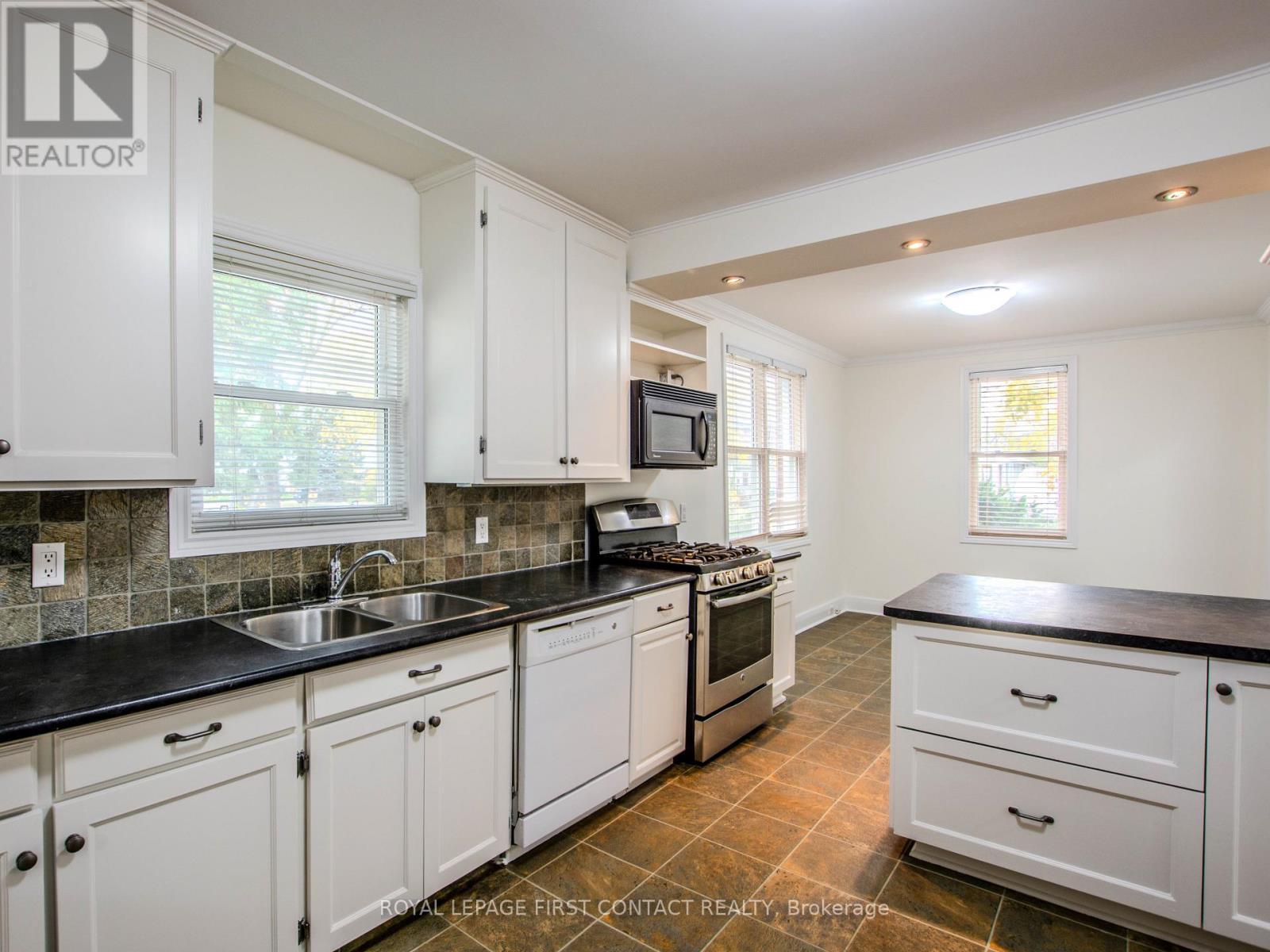 












25 HOLGATE STREET

,
Barrie,




Ontario
L4N2T6

