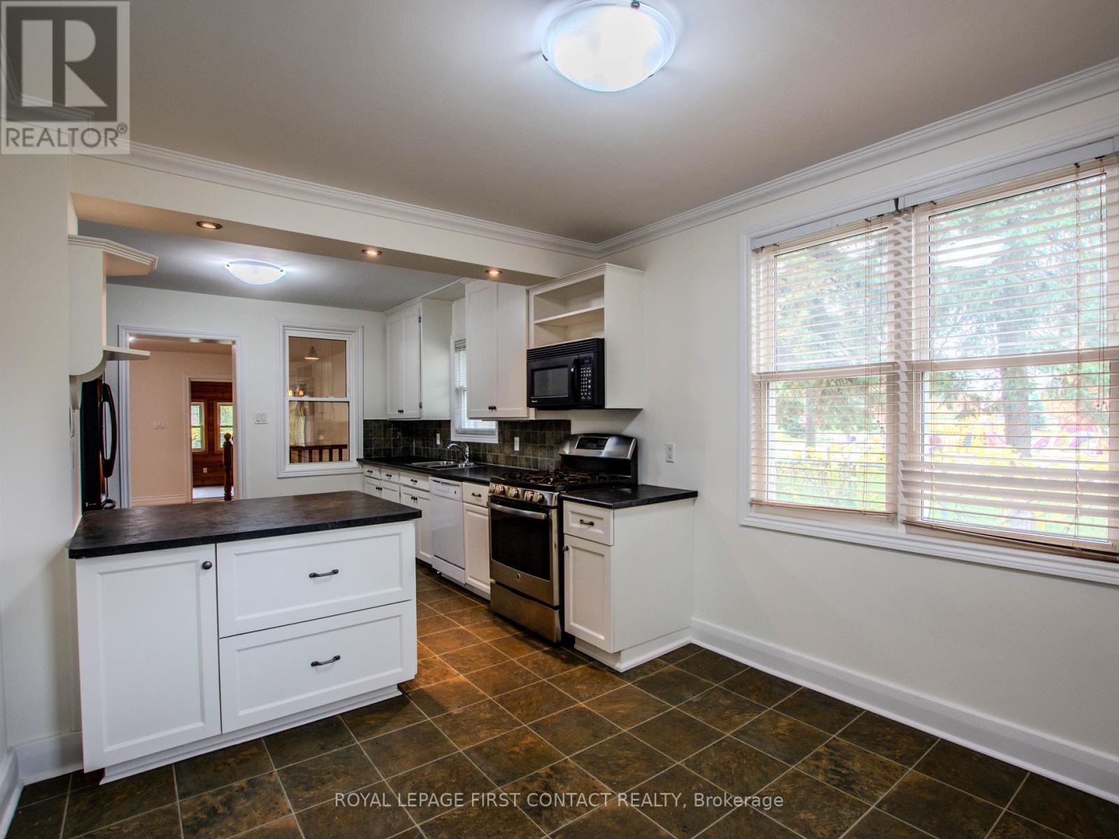 












25 HOLGATE STREET

,
Barrie,




Ontario
L4N2T6

