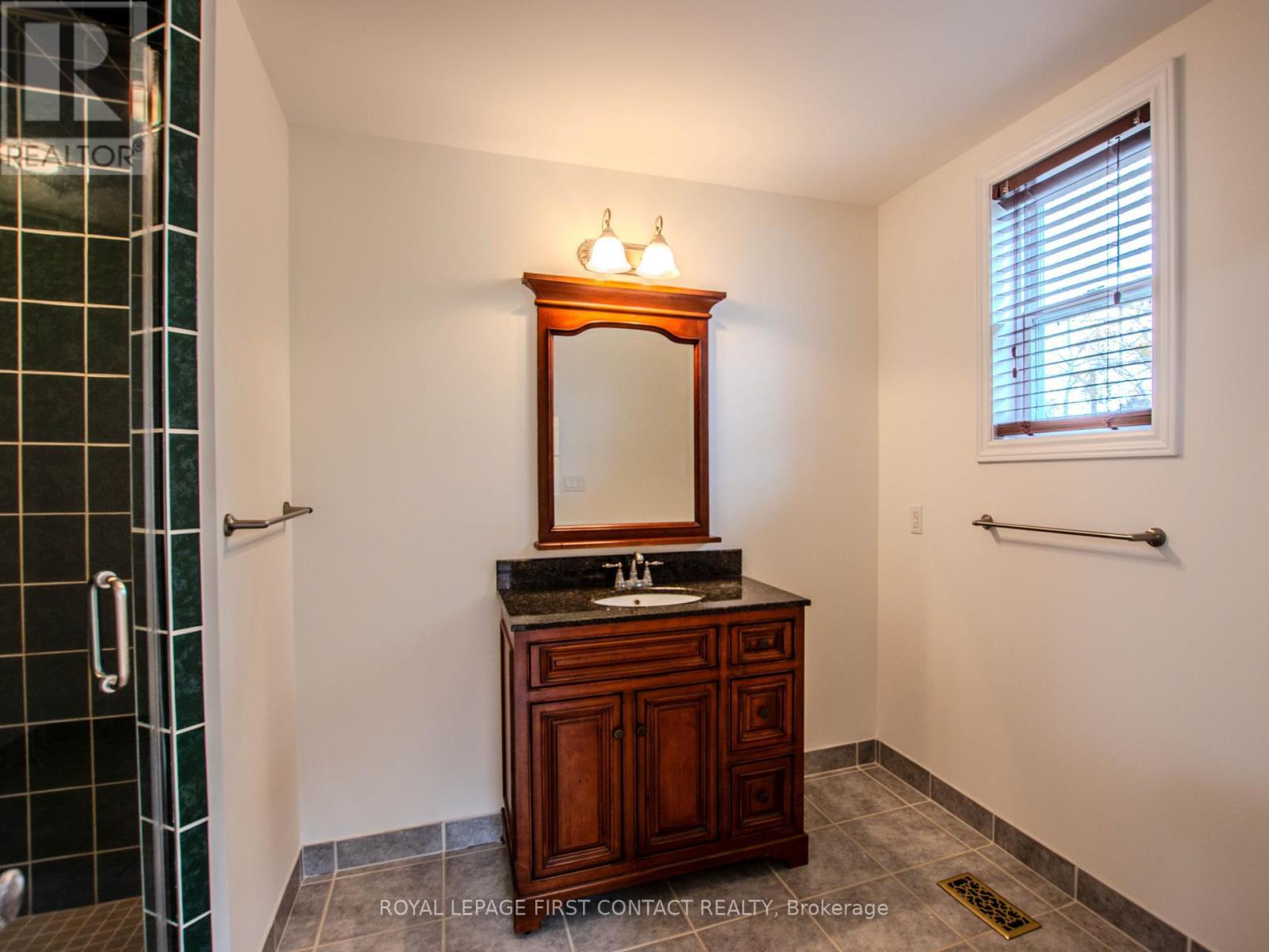 












25 HOLGATE STREET

,
Barrie,




Ontario
L4N2T6

