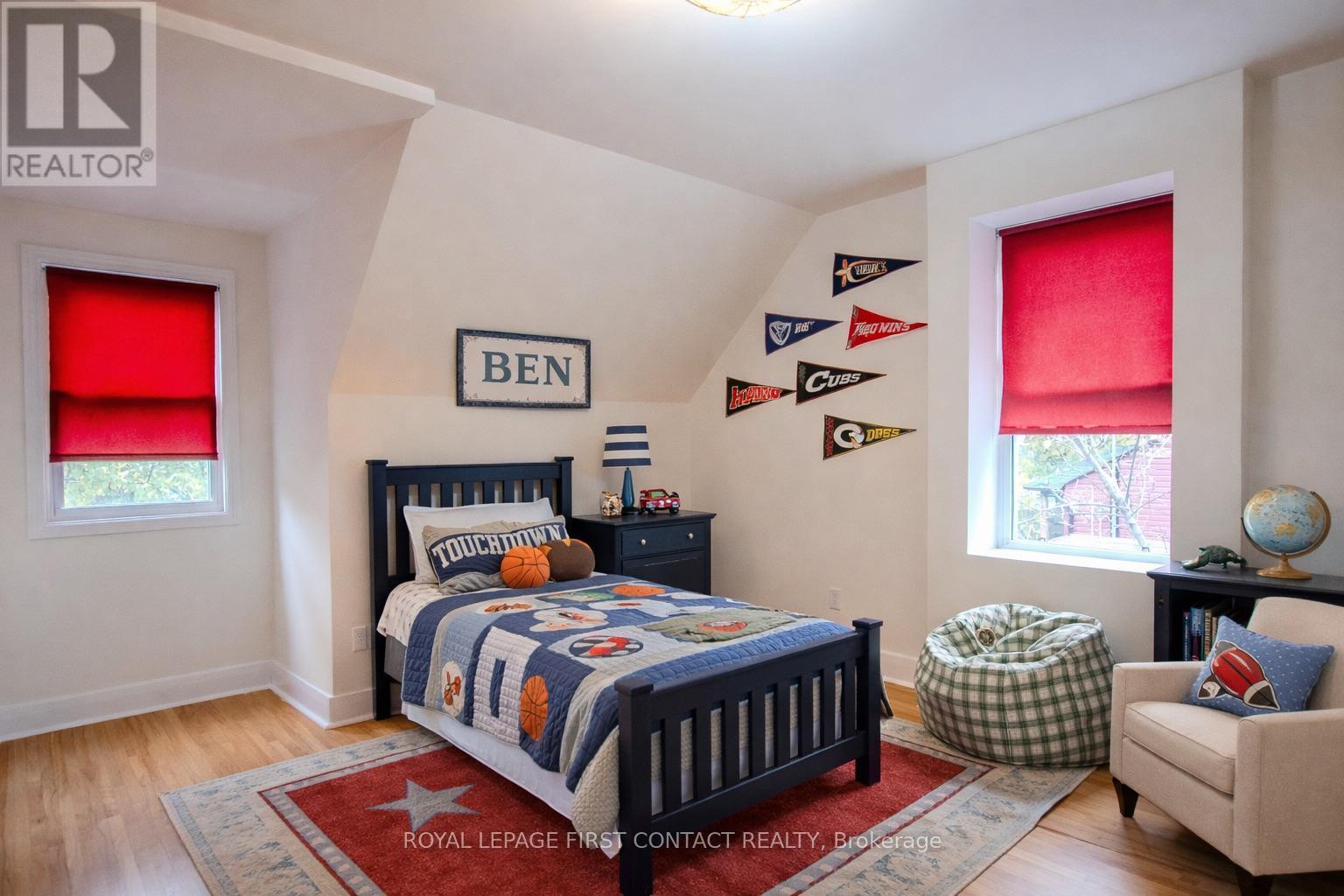 












25 HOLGATE STREET

,
Barrie,




Ontario
L4N2T6

