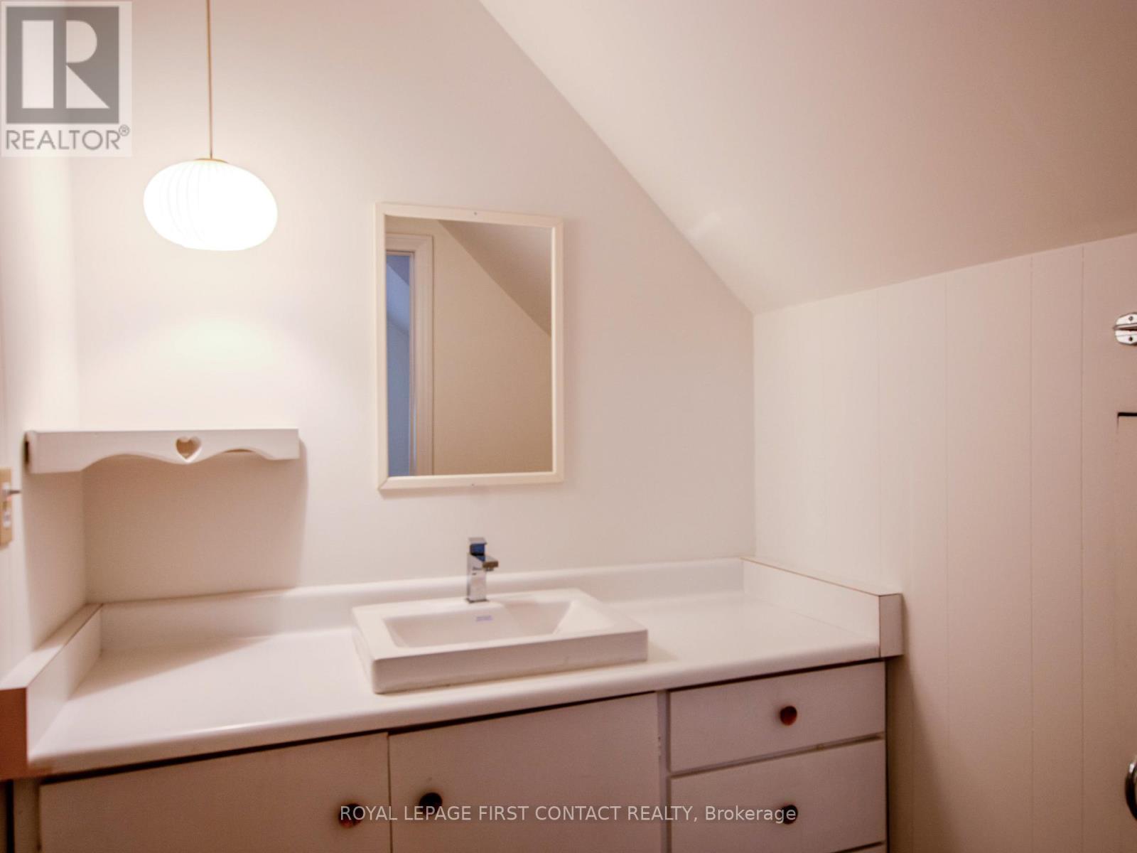 












25 HOLGATE STREET

,
Barrie,




Ontario
L4N2T6

