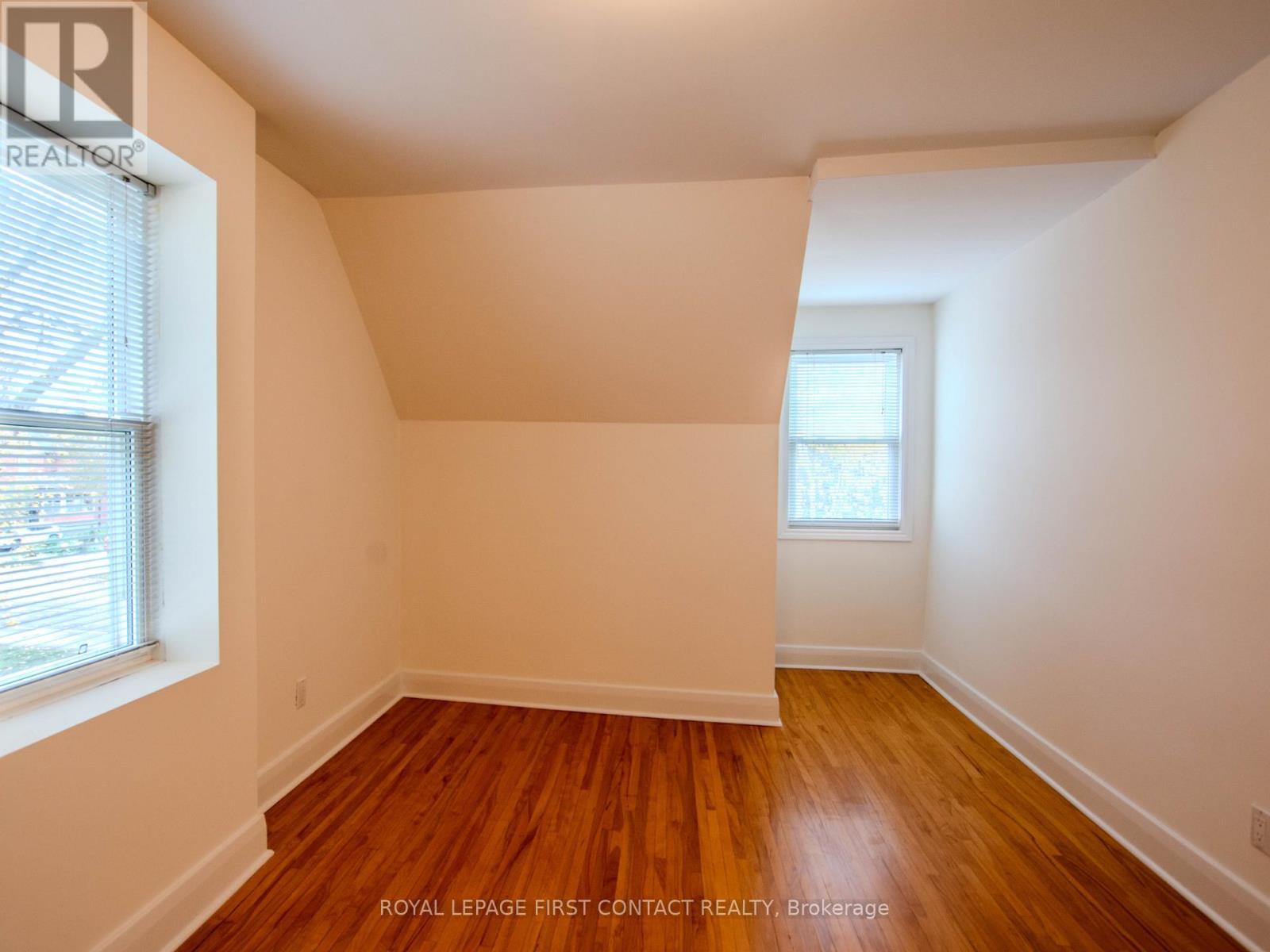 












25 HOLGATE STREET

,
Barrie,




Ontario
L4N2T6

