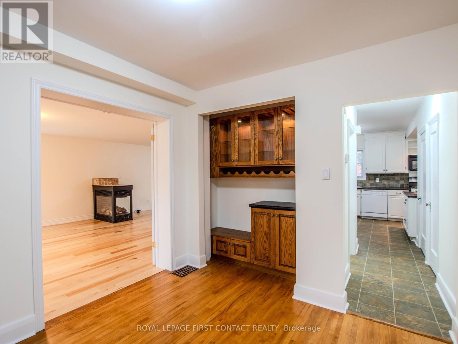 












25 HOLGATE STREET

,
Barrie,




Ontario
L4N2T6

