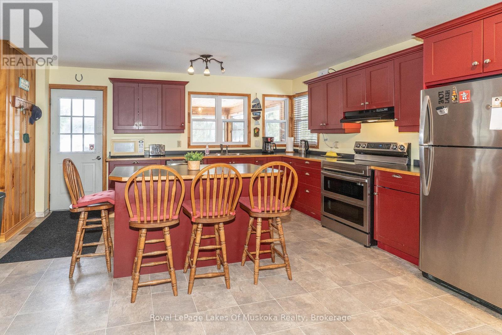 












1012 GOODLIFE LANE

,
Algonquin Highlands (Sherborne),




Ontario
P0A0A8

