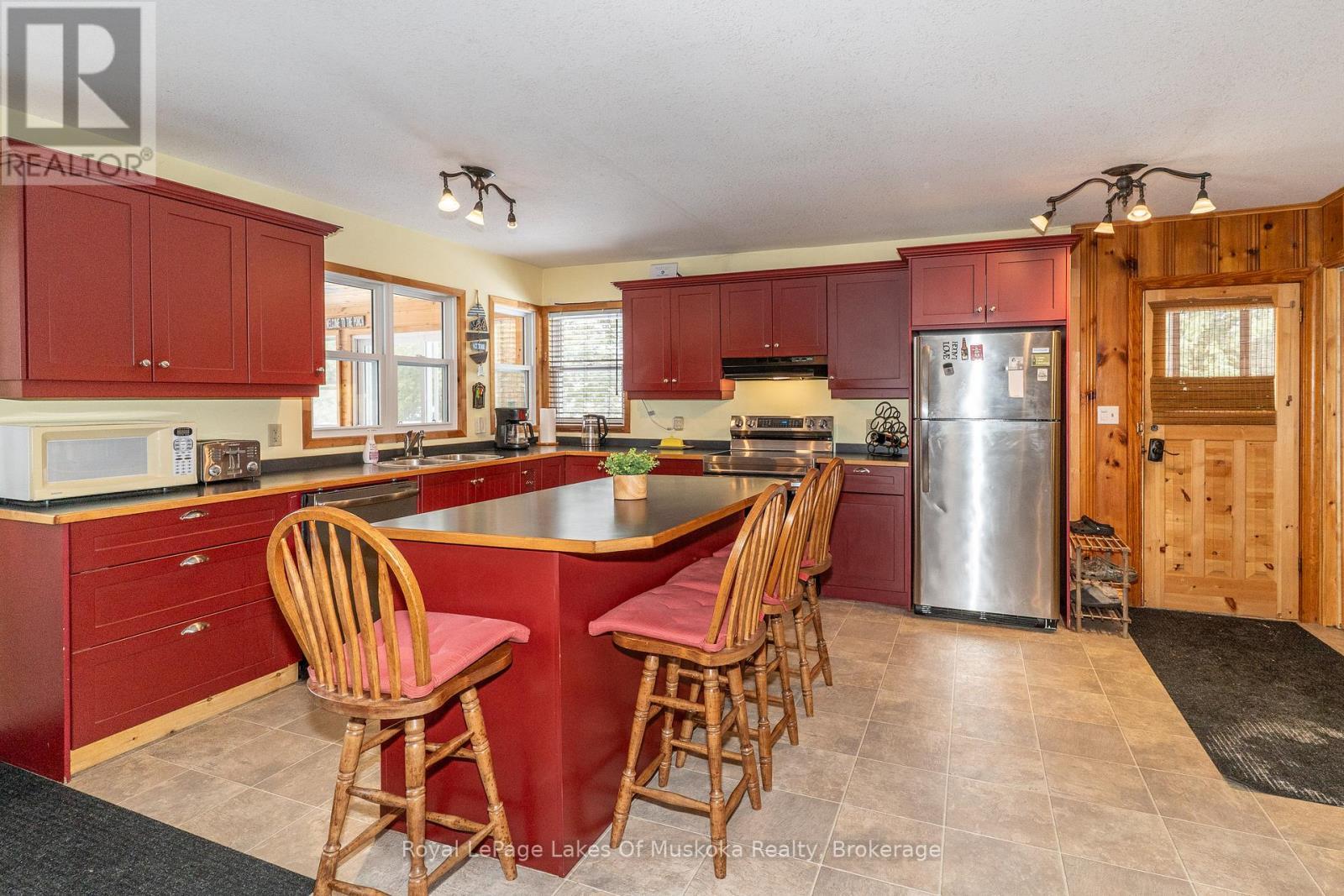












1012 GOODLIFE LANE

,
Algonquin Highlands (Sherborne),




Ontario
P0A0A8

