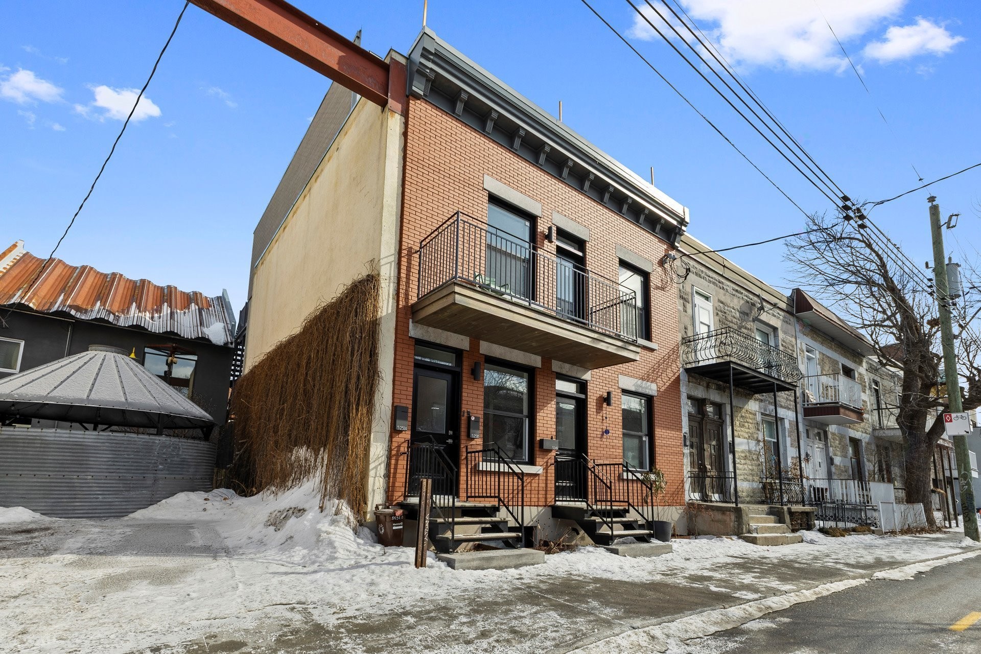 









5251B


Rue Clark

,
Montréal (Le Plateau-Mont-Royal),




QC
H2T2V3

