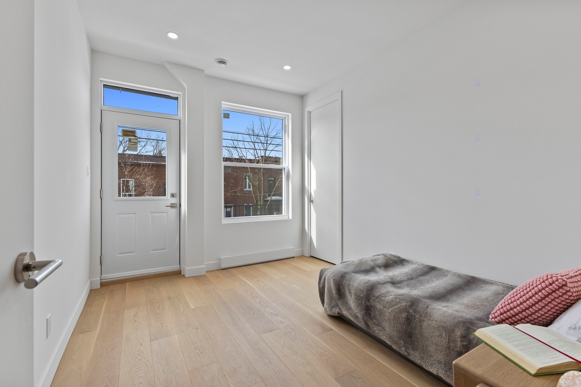 









5251B


Rue Clark

,
Montréal (Le Plateau-Mont-Royal),




QC
H2T2V3

