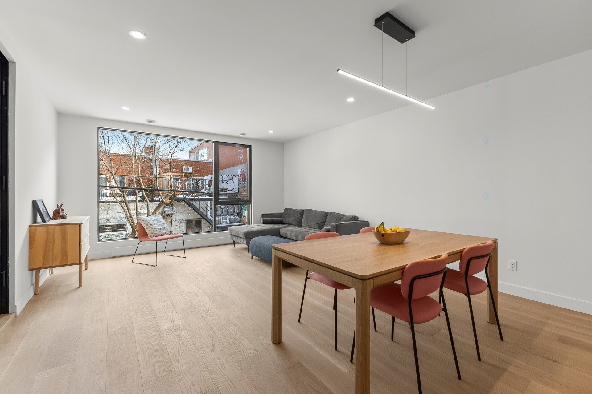 









5251B


Rue Clark

,
Montréal (Le Plateau-Mont-Royal),




QC
H2T2V3

