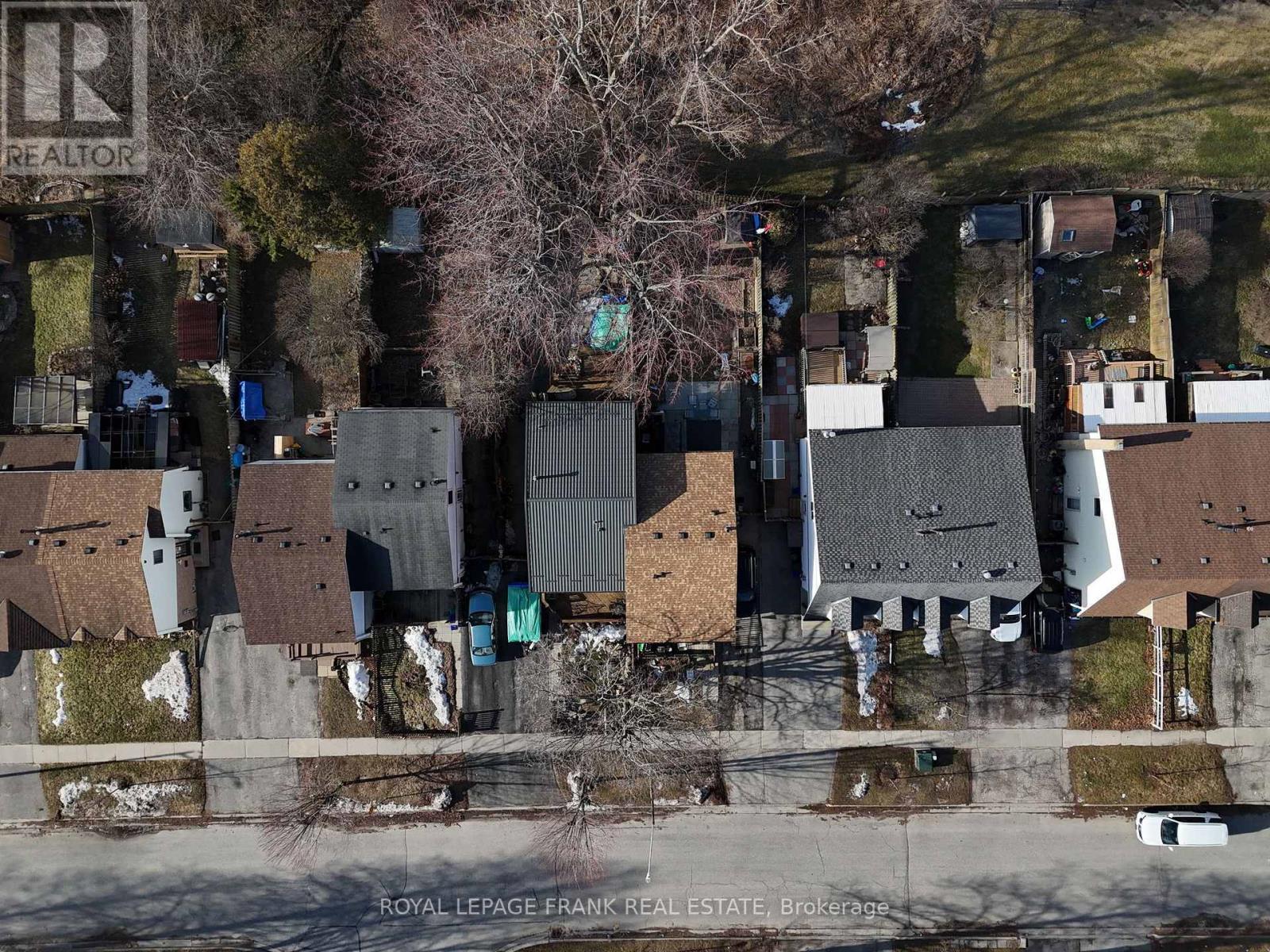 












1464 WECKER DRIVE

,
Oshawa (Lakeview),




Ontario
L1J6N2

