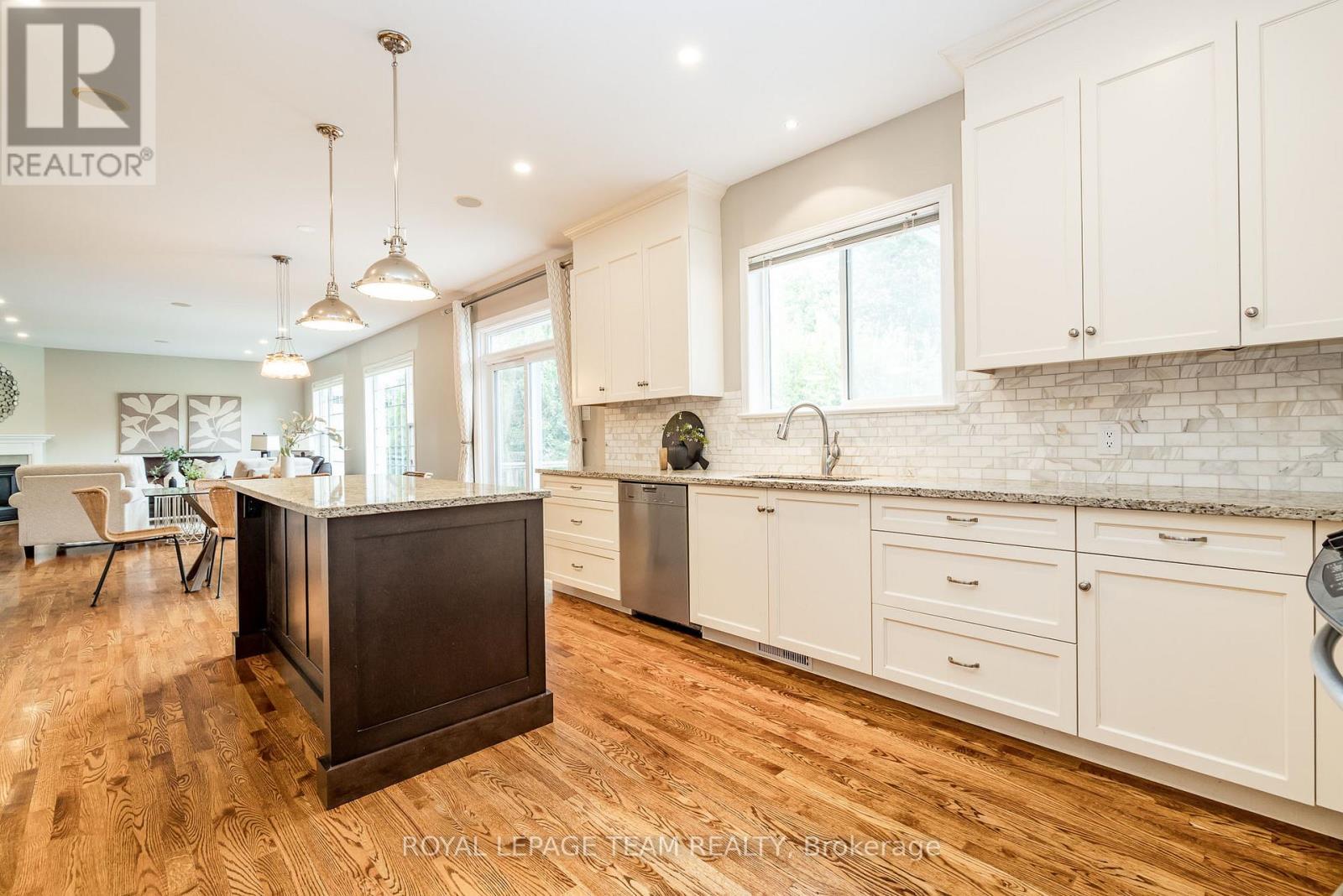 












10 BEECHGROVE GARDENS

,
Ottawa,




Ontario
K2S1W5

