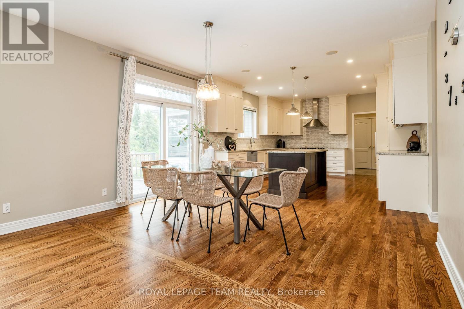 












10 BEECHGROVE GARDENS

,
Ottawa,




Ontario
K2S1W5

