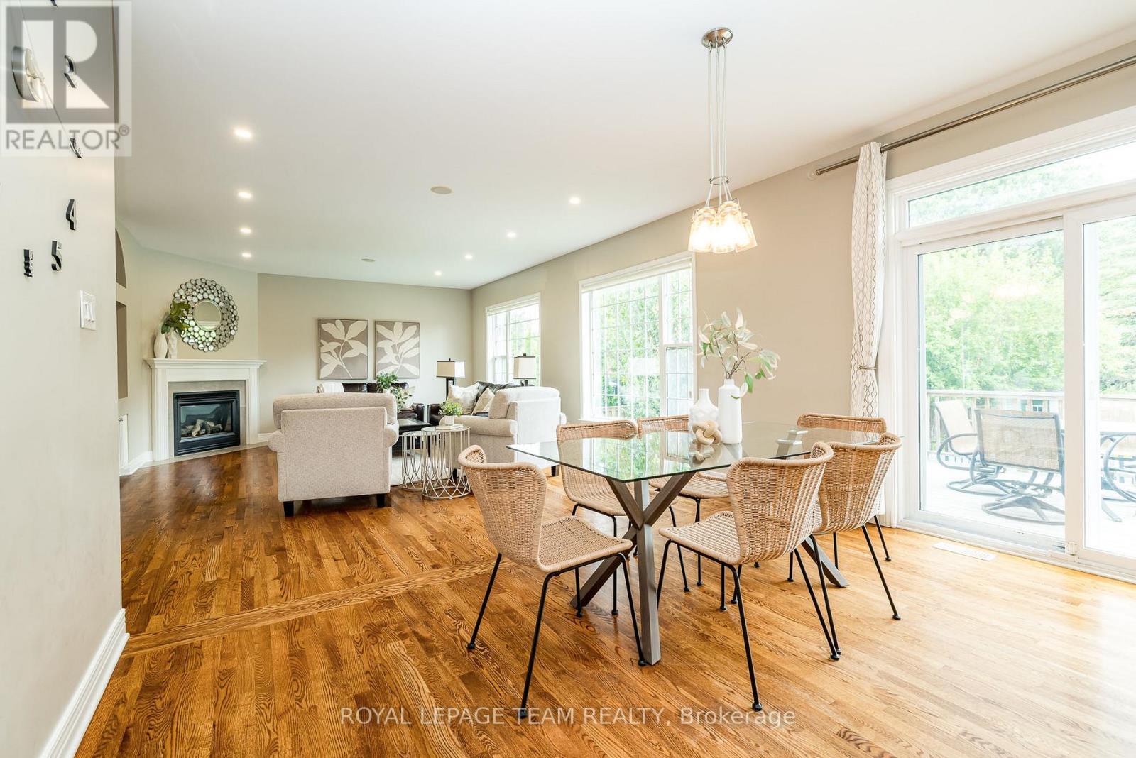 












10 BEECHGROVE GARDENS

,
Ottawa,




Ontario
K2S1W5

