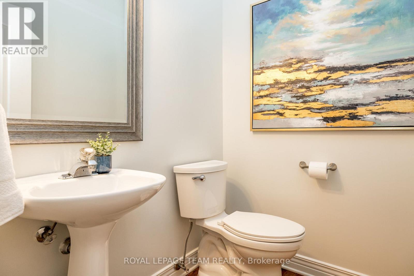 












10 BEECHGROVE GARDENS

,
Ottawa,




Ontario
K2S1W5

