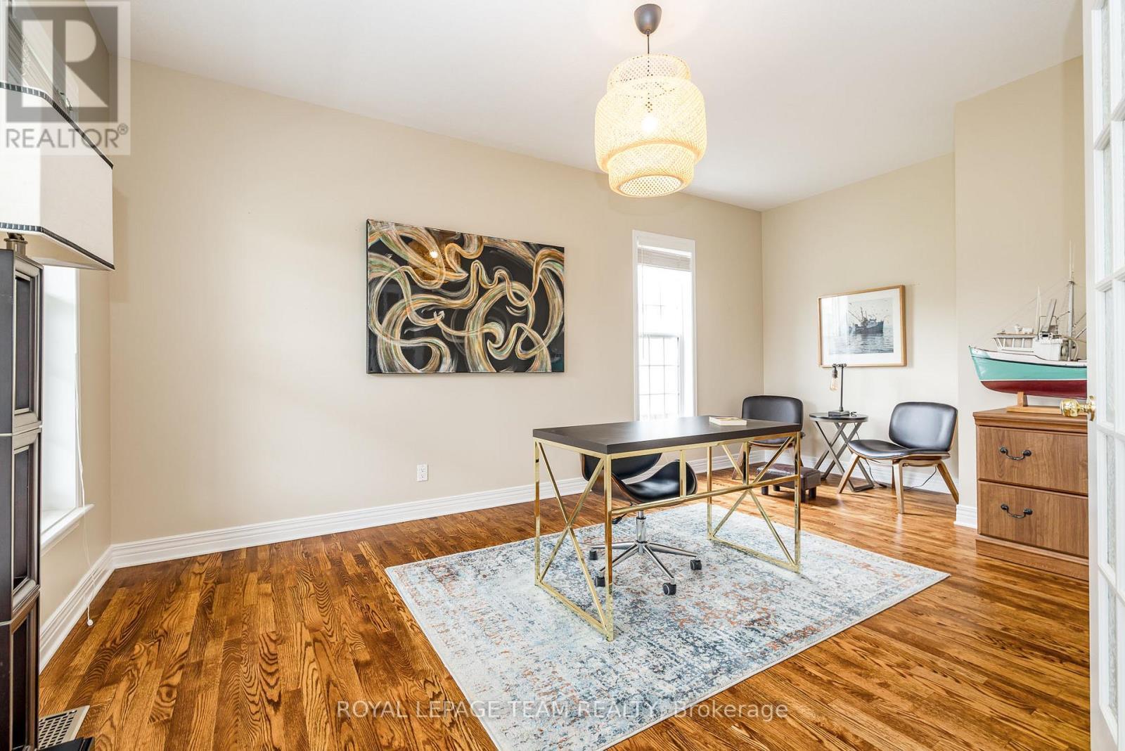 












10 BEECHGROVE GARDENS

,
Ottawa,




Ontario
K2S1W5

