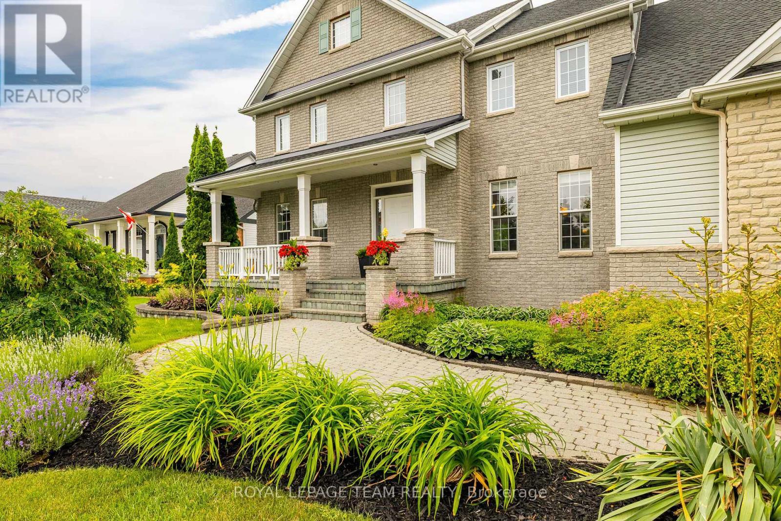 












10 BEECHGROVE GARDENS

,
Ottawa,




Ontario
K2S1W5

