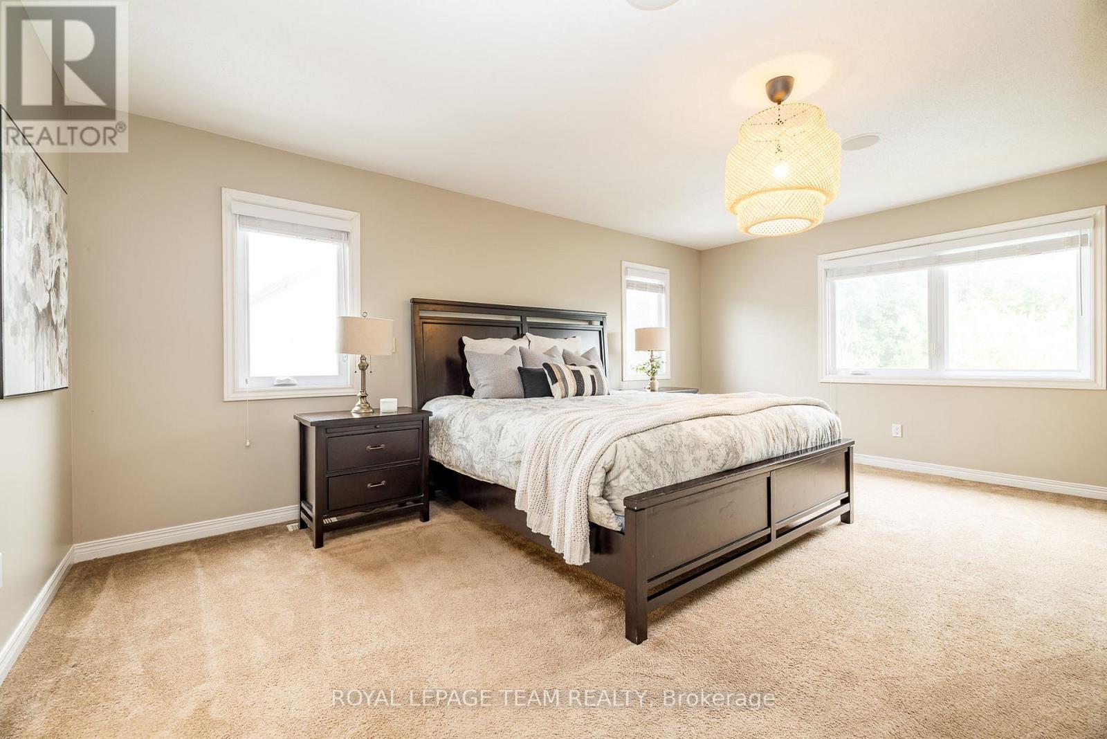 












10 BEECHGROVE GARDENS

,
Ottawa,




Ontario
K2S1W5

