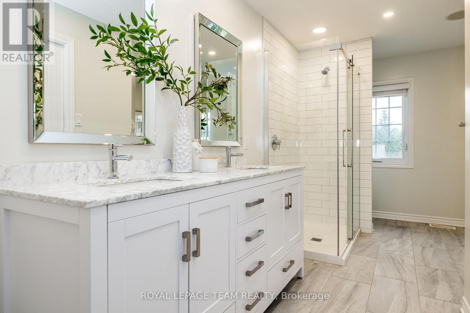 












10 BEECHGROVE GARDENS

,
Ottawa,




Ontario
K2S1W5

