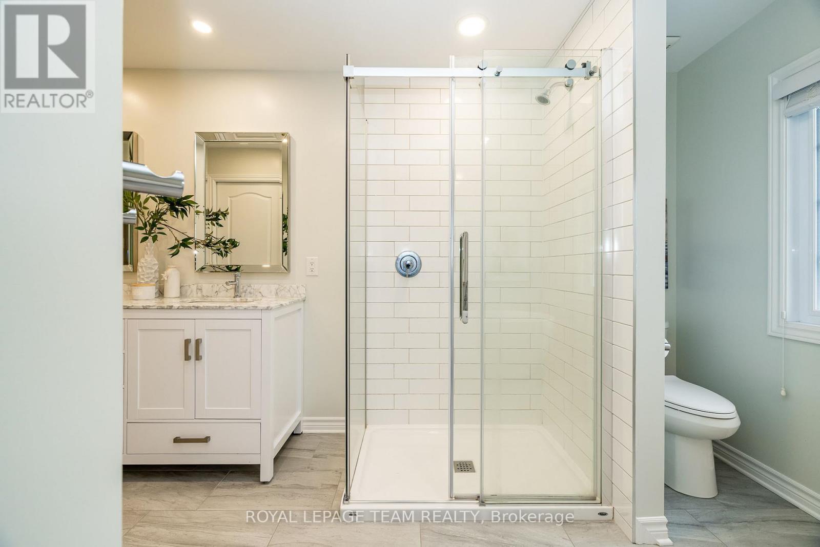 












10 BEECHGROVE GARDENS

,
Ottawa,




Ontario
K2S1W5

