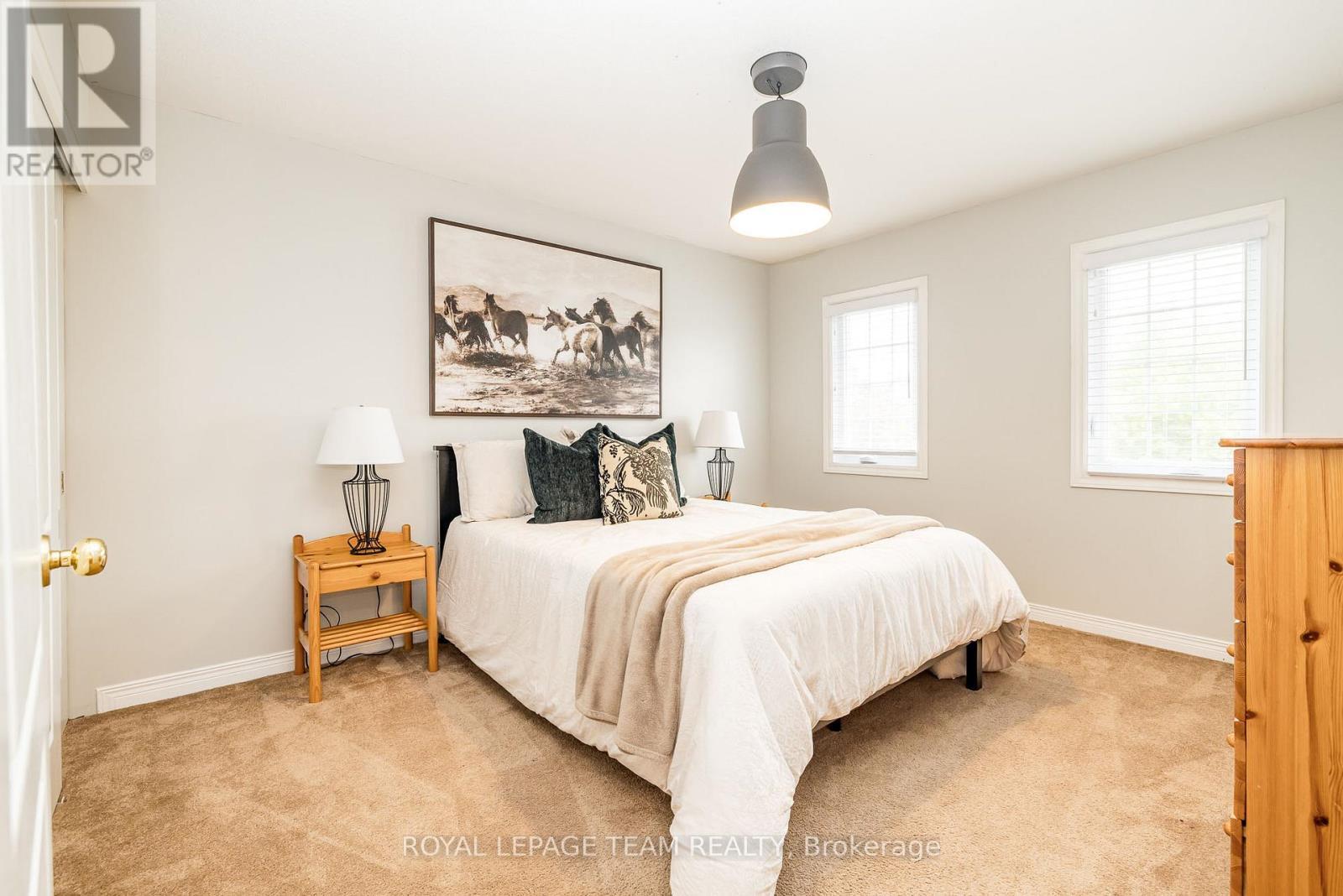 












10 BEECHGROVE GARDENS

,
Ottawa,




Ontario
K2S1W5

