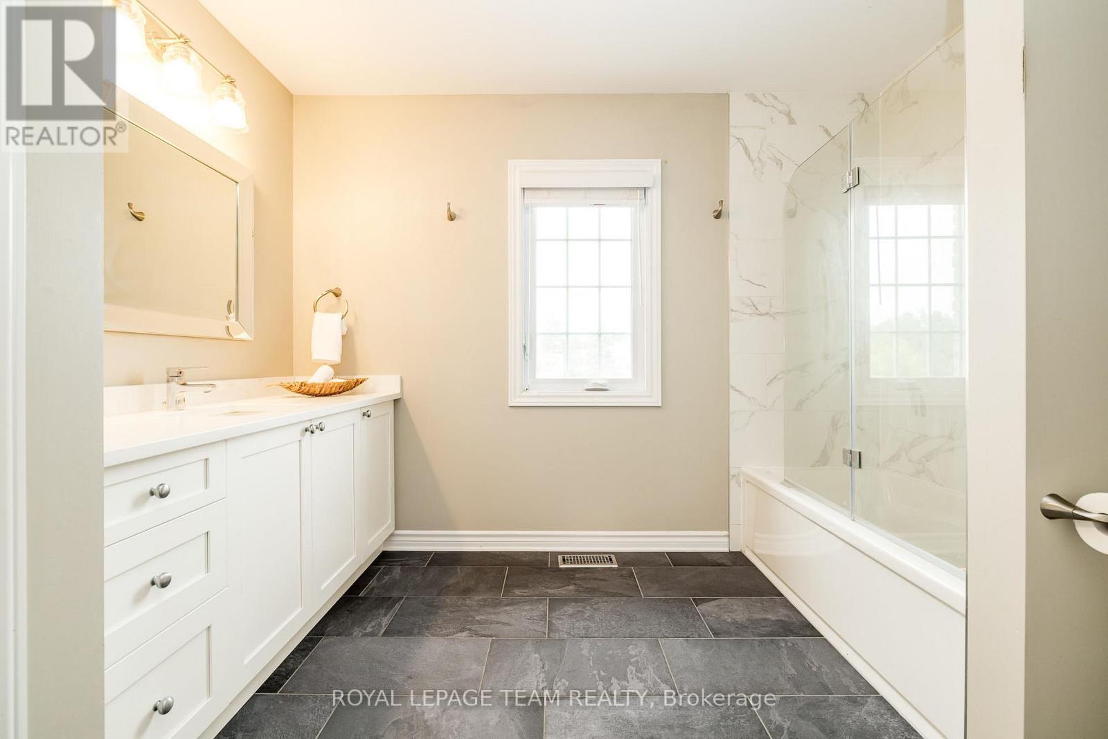 












10 BEECHGROVE GARDENS

,
Ottawa,




Ontario
K2S1W5

