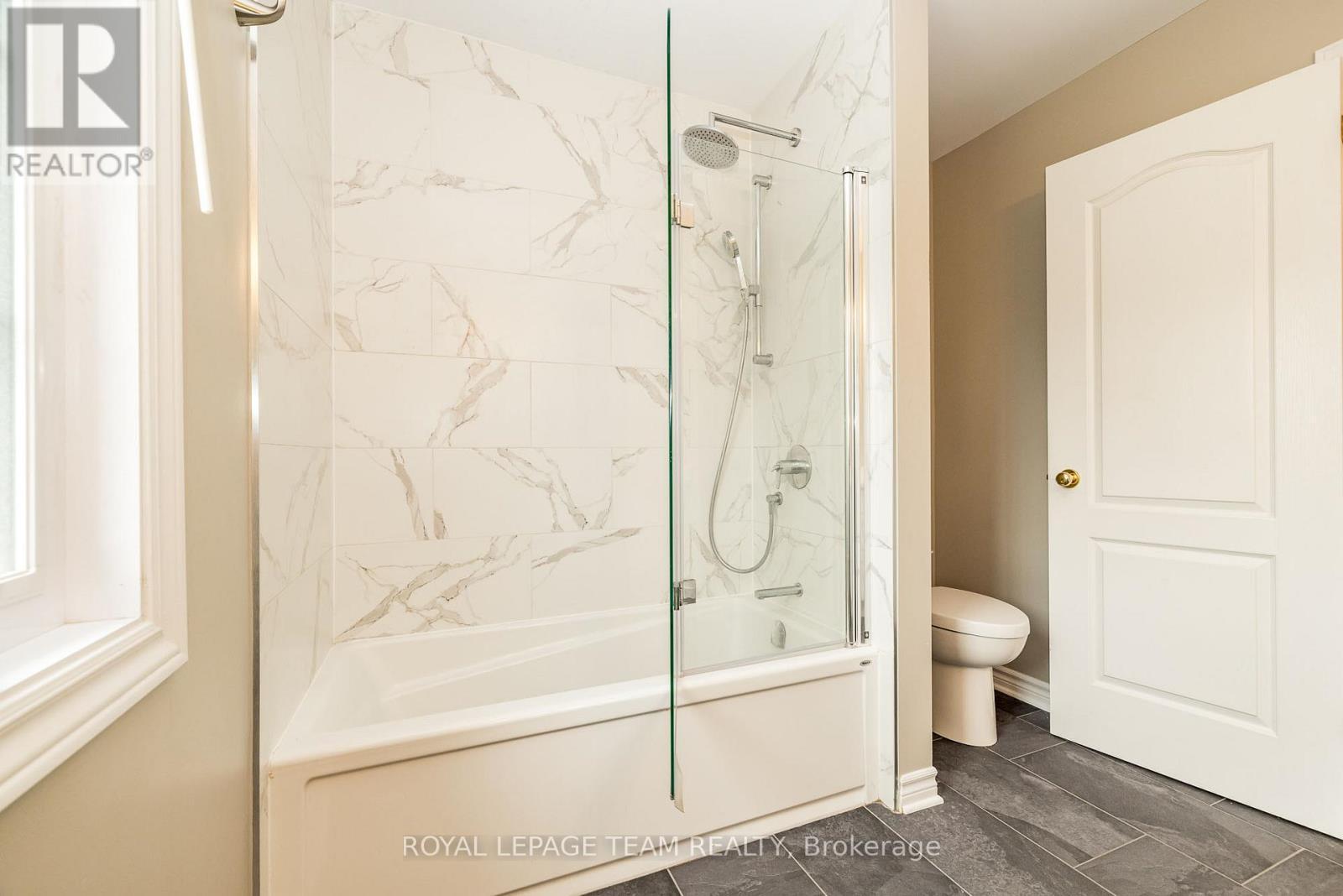 












10 BEECHGROVE GARDENS

,
Ottawa,




Ontario
K2S1W5

