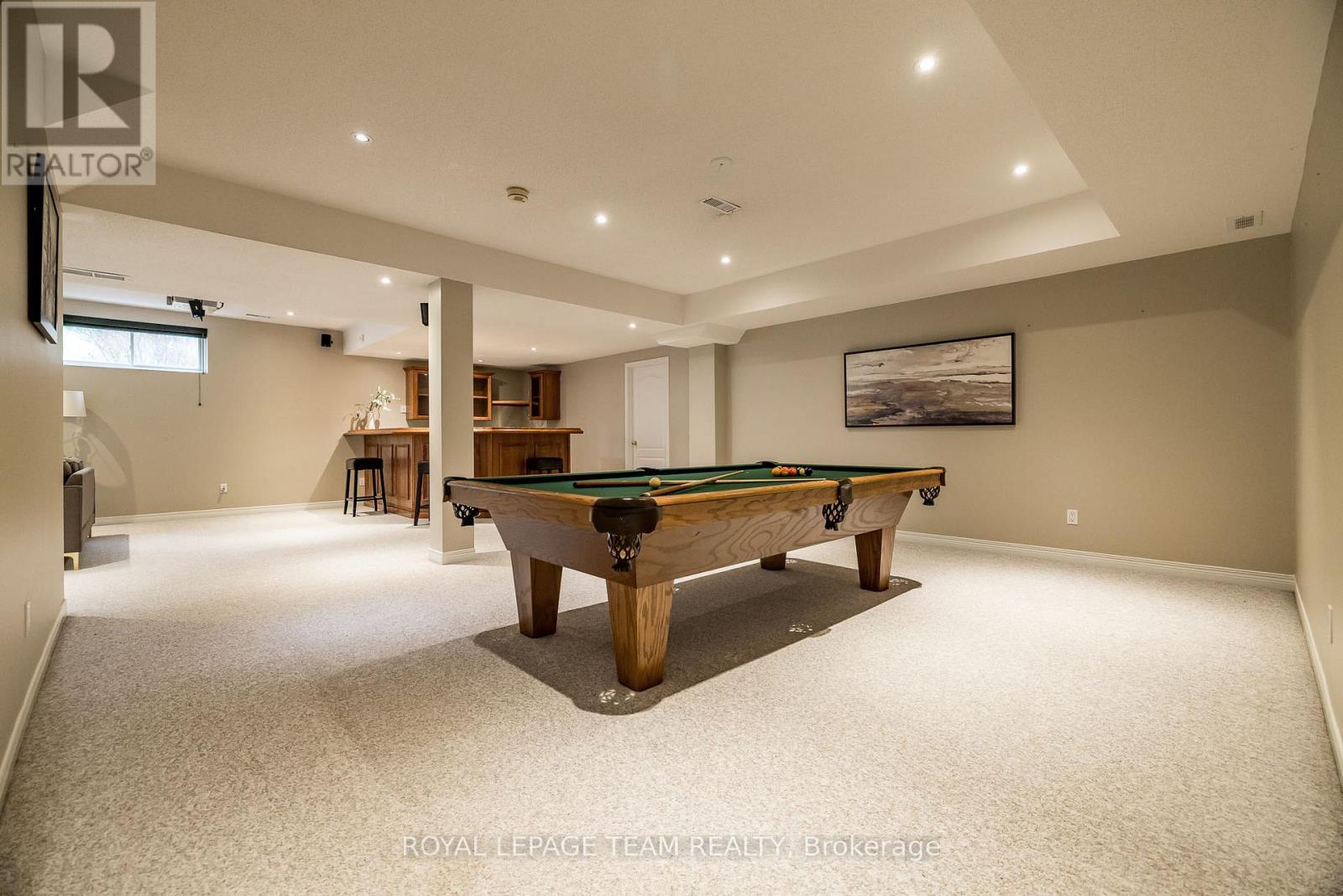 












10 BEECHGROVE GARDENS

,
Ottawa,




Ontario
K2S1W5

