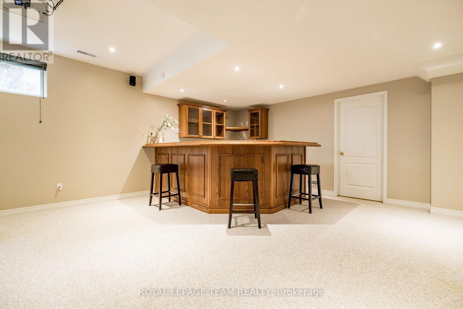 












10 BEECHGROVE GARDENS

,
Ottawa,




Ontario
K2S1W5

