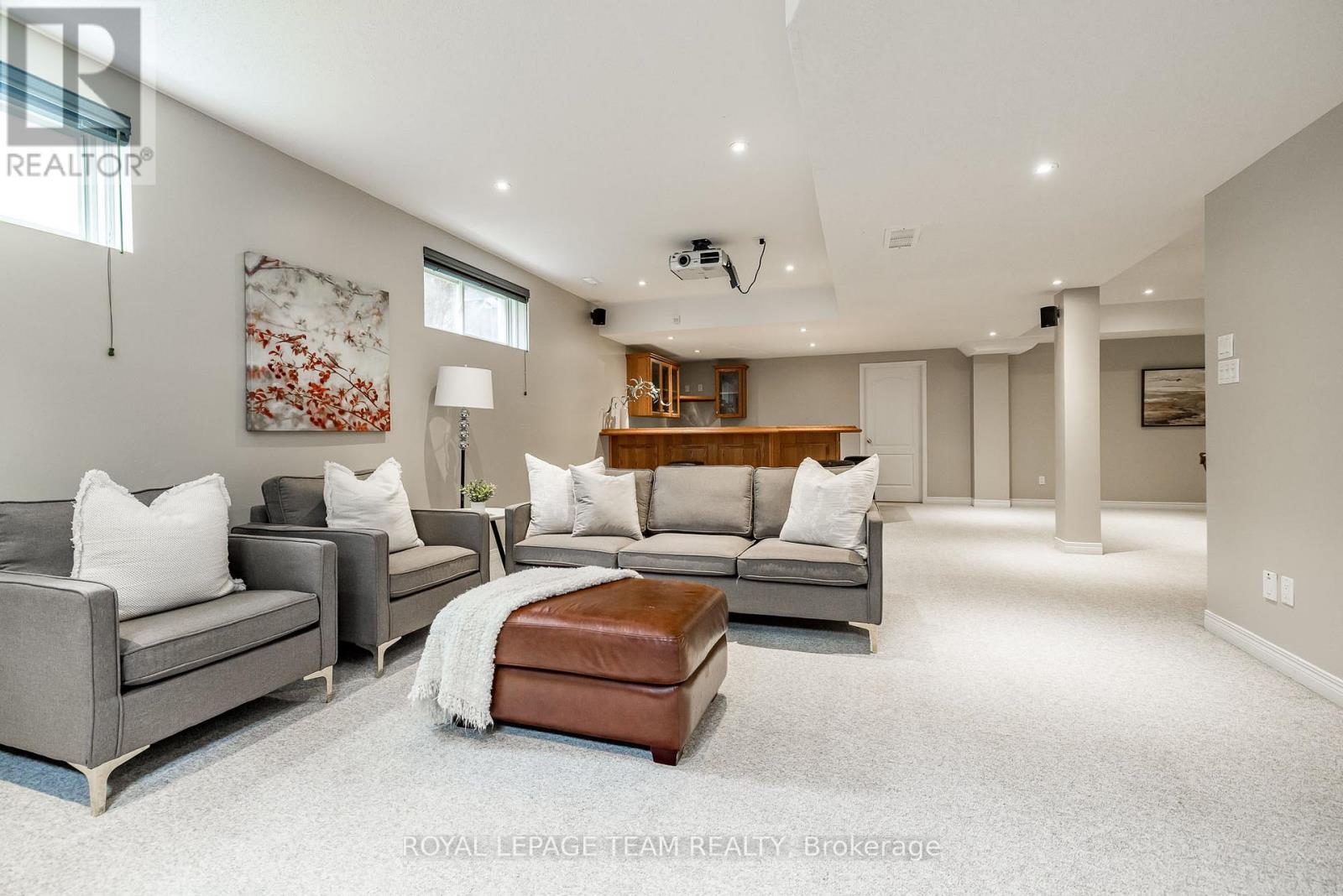 












10 BEECHGROVE GARDENS

,
Ottawa,




Ontario
K2S1W5

