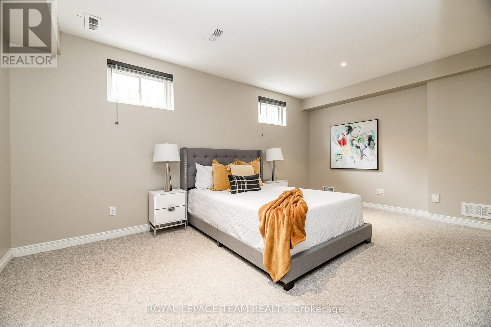 












10 BEECHGROVE GARDENS

,
Ottawa,




Ontario
K2S1W5

