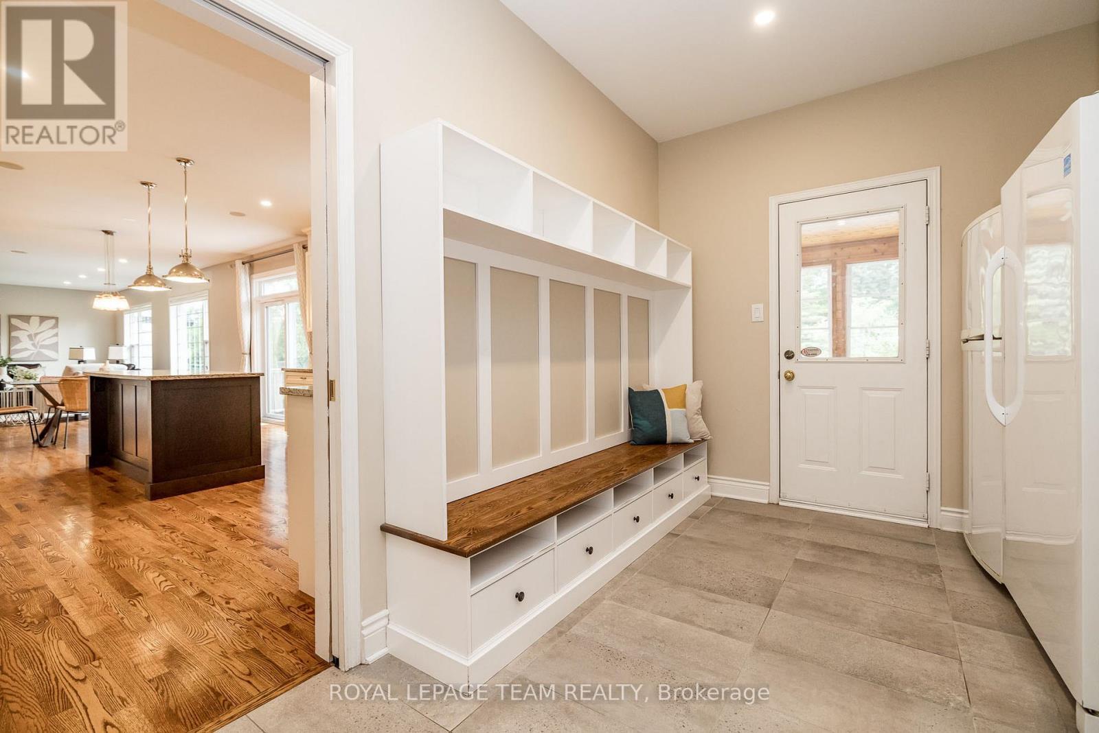 












10 BEECHGROVE GARDENS

,
Ottawa,




Ontario
K2S1W5

