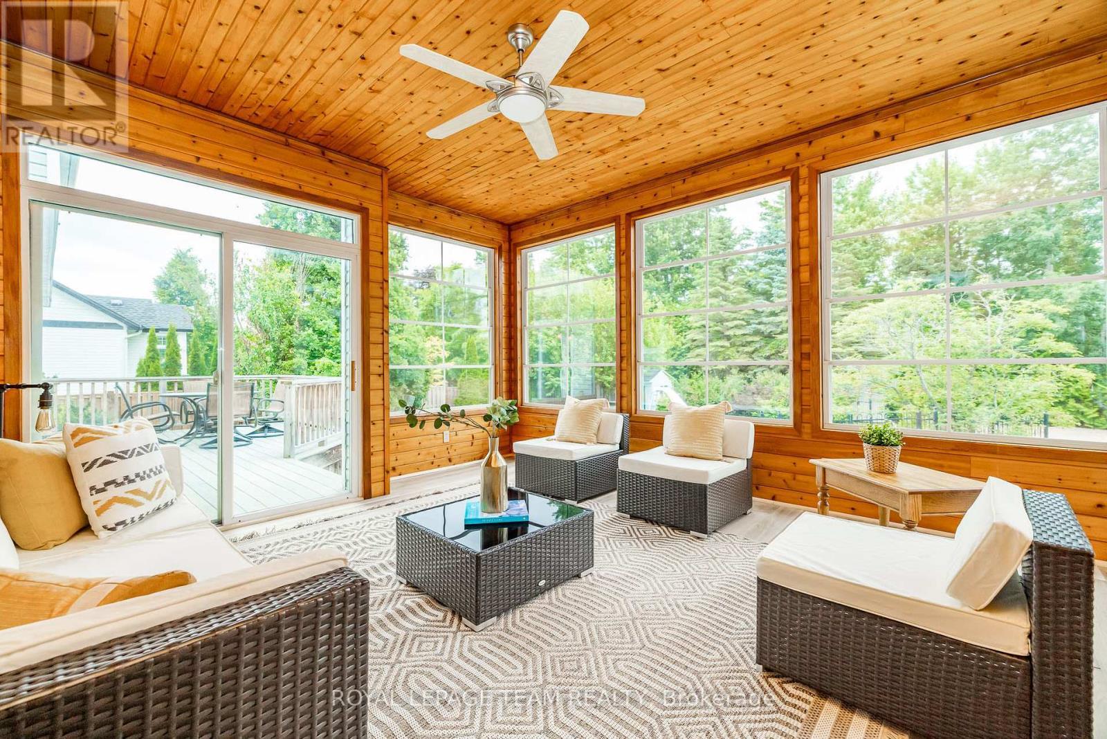 












10 BEECHGROVE GARDENS

,
Ottawa,




Ontario
K2S1W5

