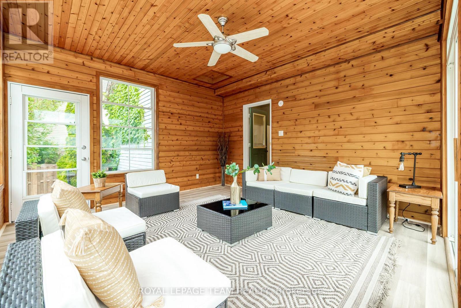 












10 BEECHGROVE GARDENS

,
Ottawa,




Ontario
K2S1W5

